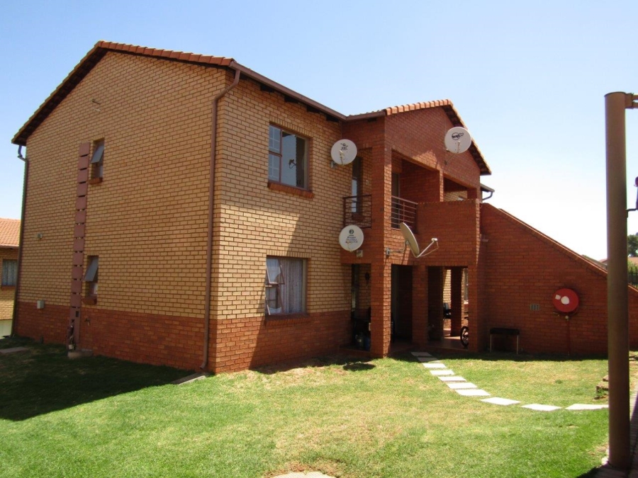 To Let 2 Bedroom Property for Rent in Albemarle Gauteng