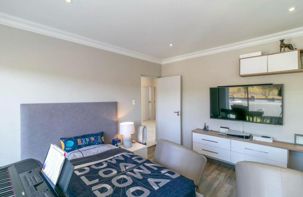 4 Bedroom Property for Sale in Aspen Hills Gauteng