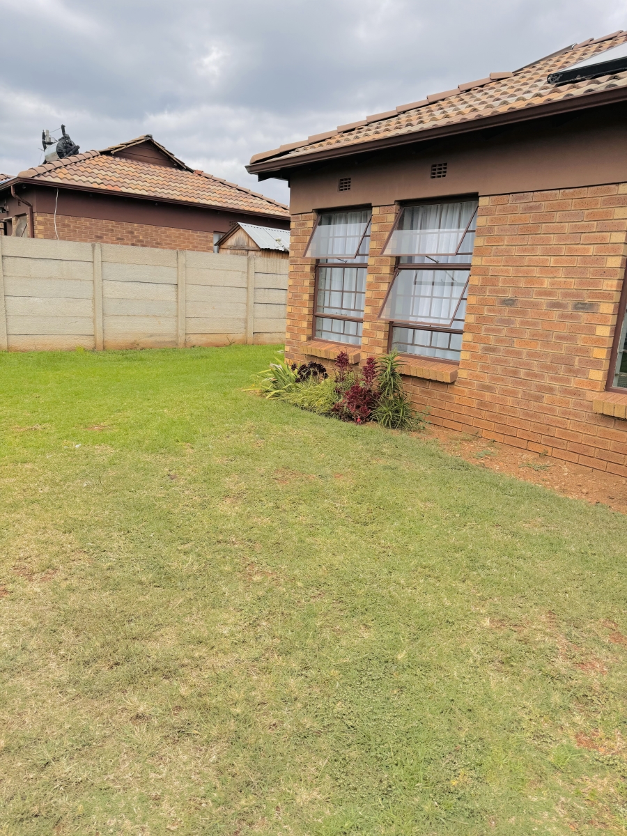 3 Bedroom Property for Sale in Clayville Gauteng