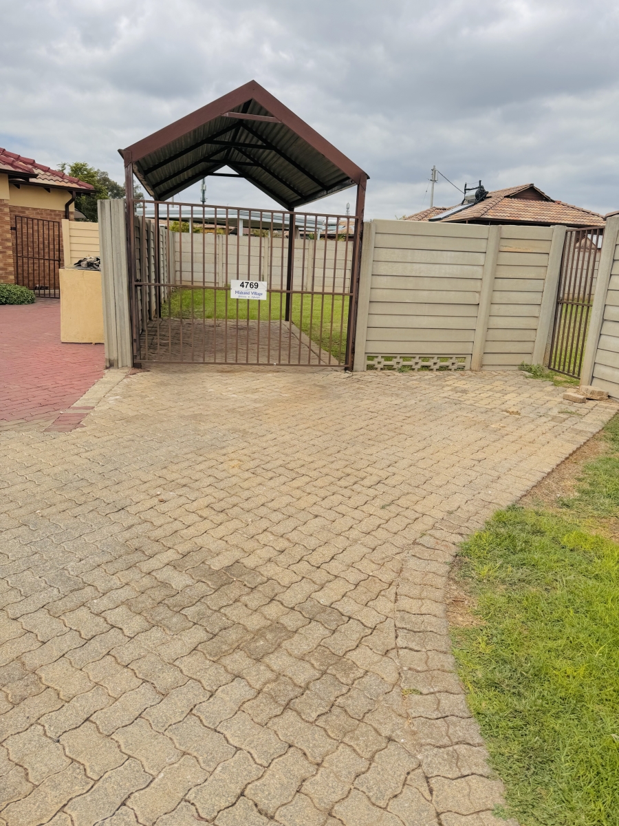 3 Bedroom Property for Sale in Clayville Gauteng