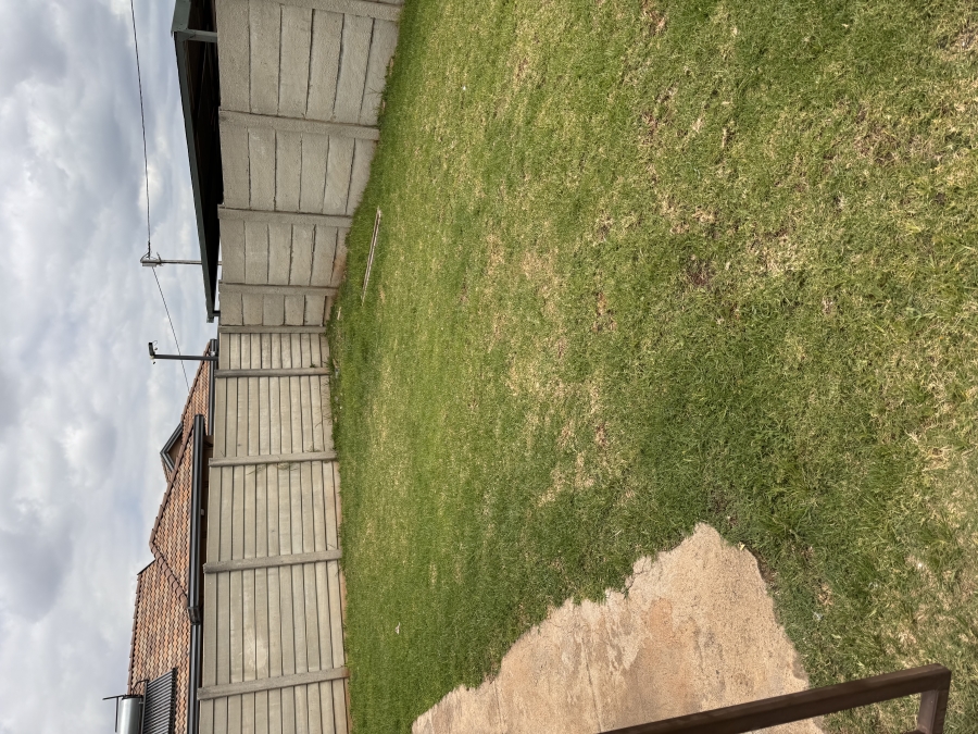 3 Bedroom Property for Sale in Clayville Gauteng