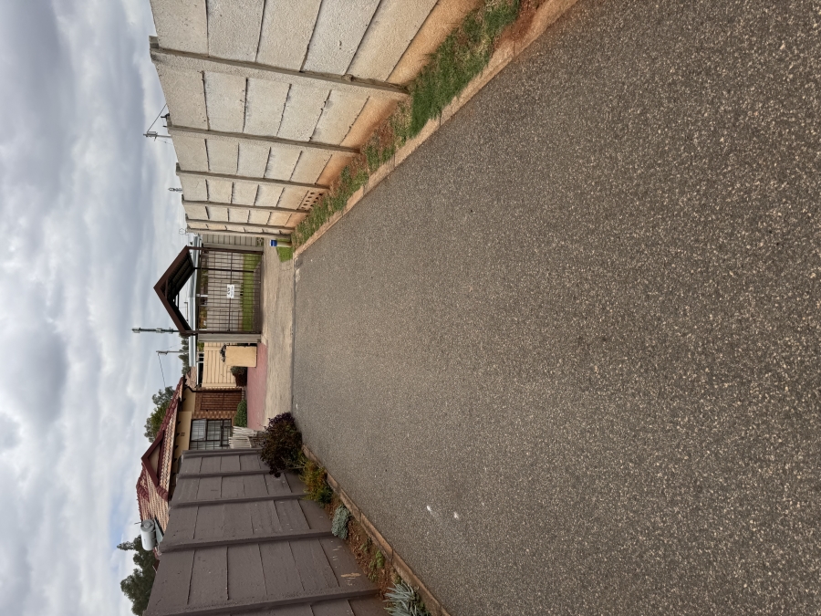 3 Bedroom Property for Sale in Clayville Gauteng