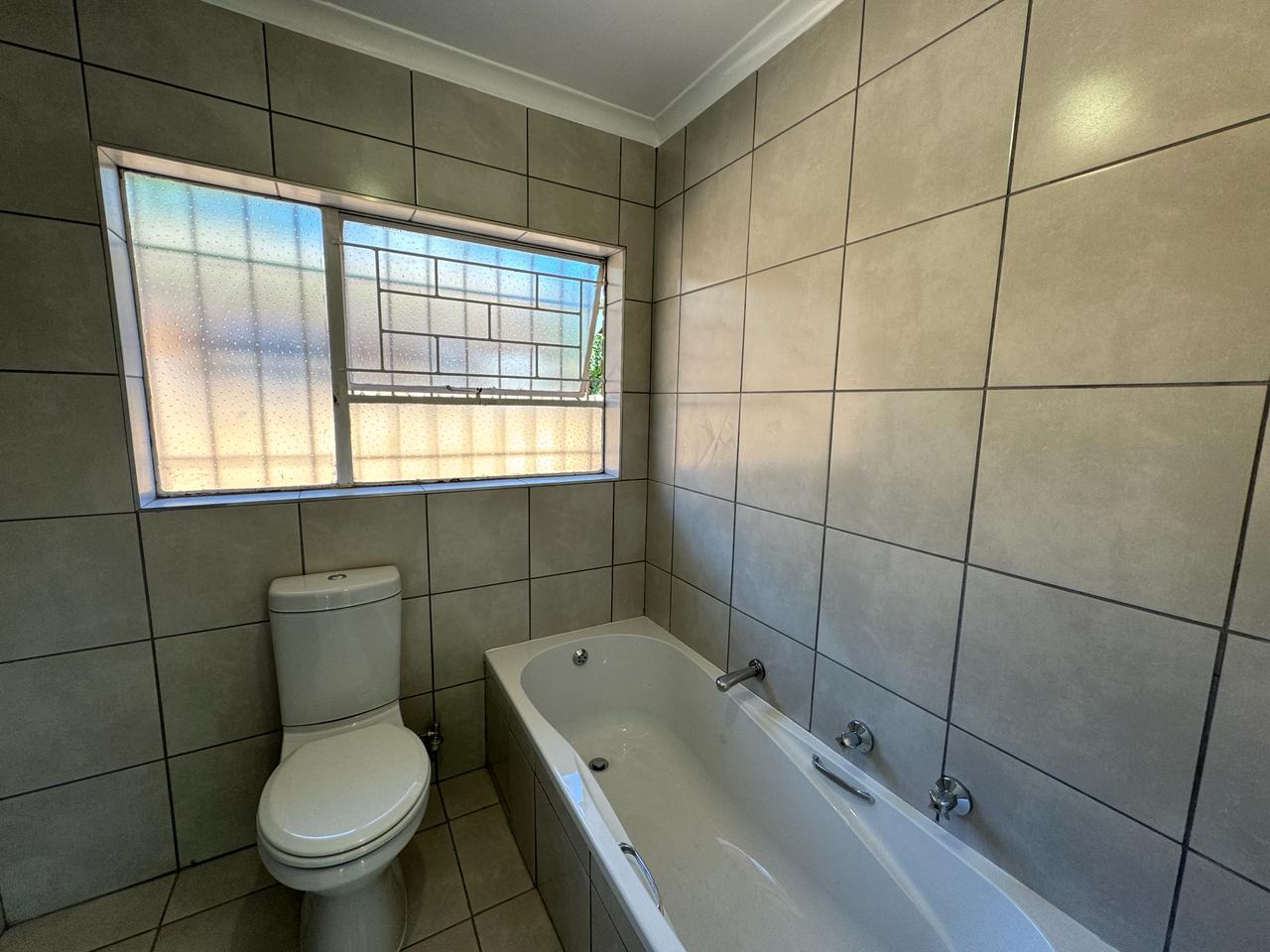 To Let 4 Bedroom Property for Rent in Bassonia Gauteng