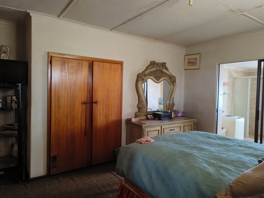 5 Bedroom Property for Sale in Modderfontein AH Gauteng