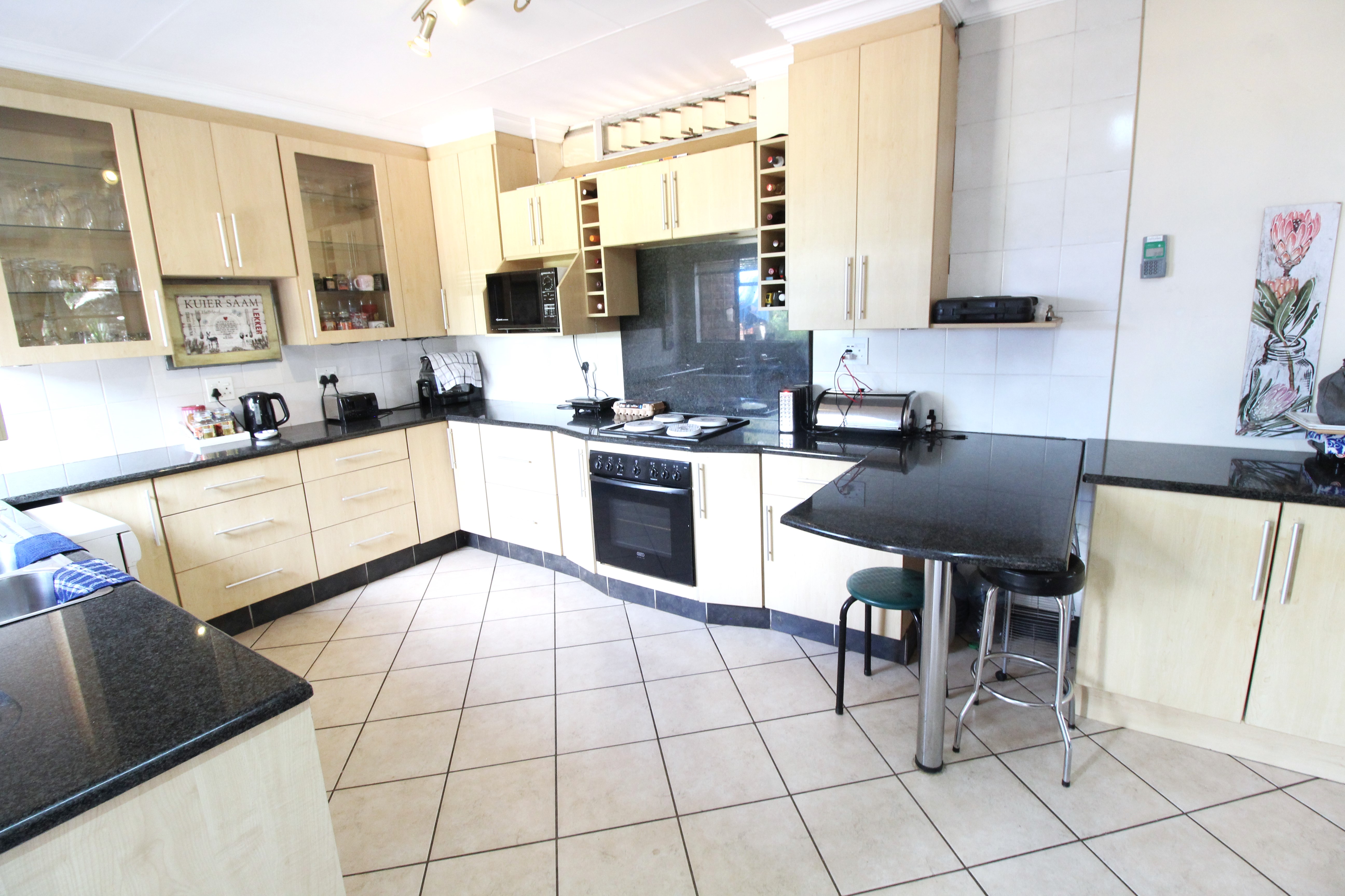 5 Bedroom Property for Sale in Hennopspark Gauteng