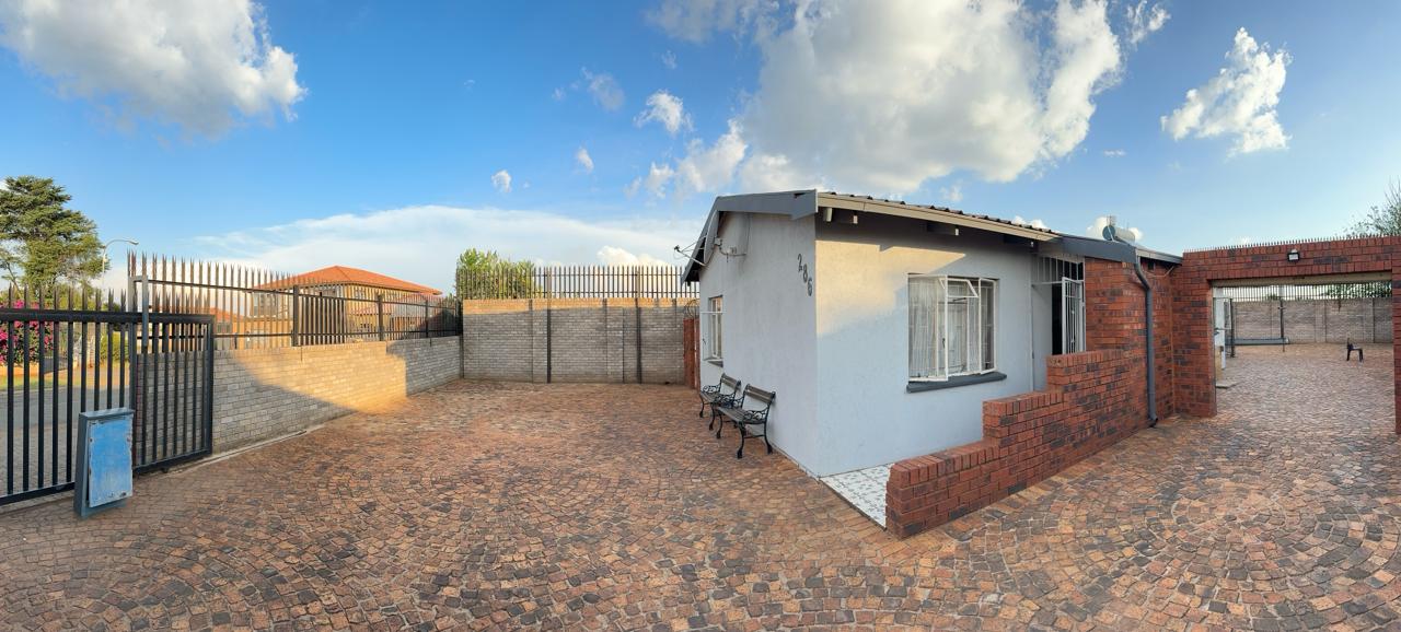 3 Bedroom Property for Sale in Lenasia Ext 11 Gauteng