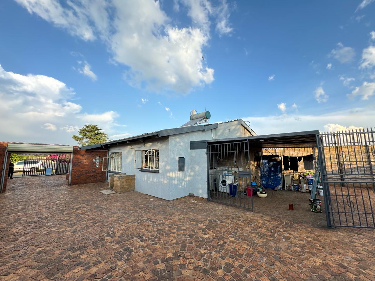 3 Bedroom Property for Sale in Lenasia Ext 11 Gauteng