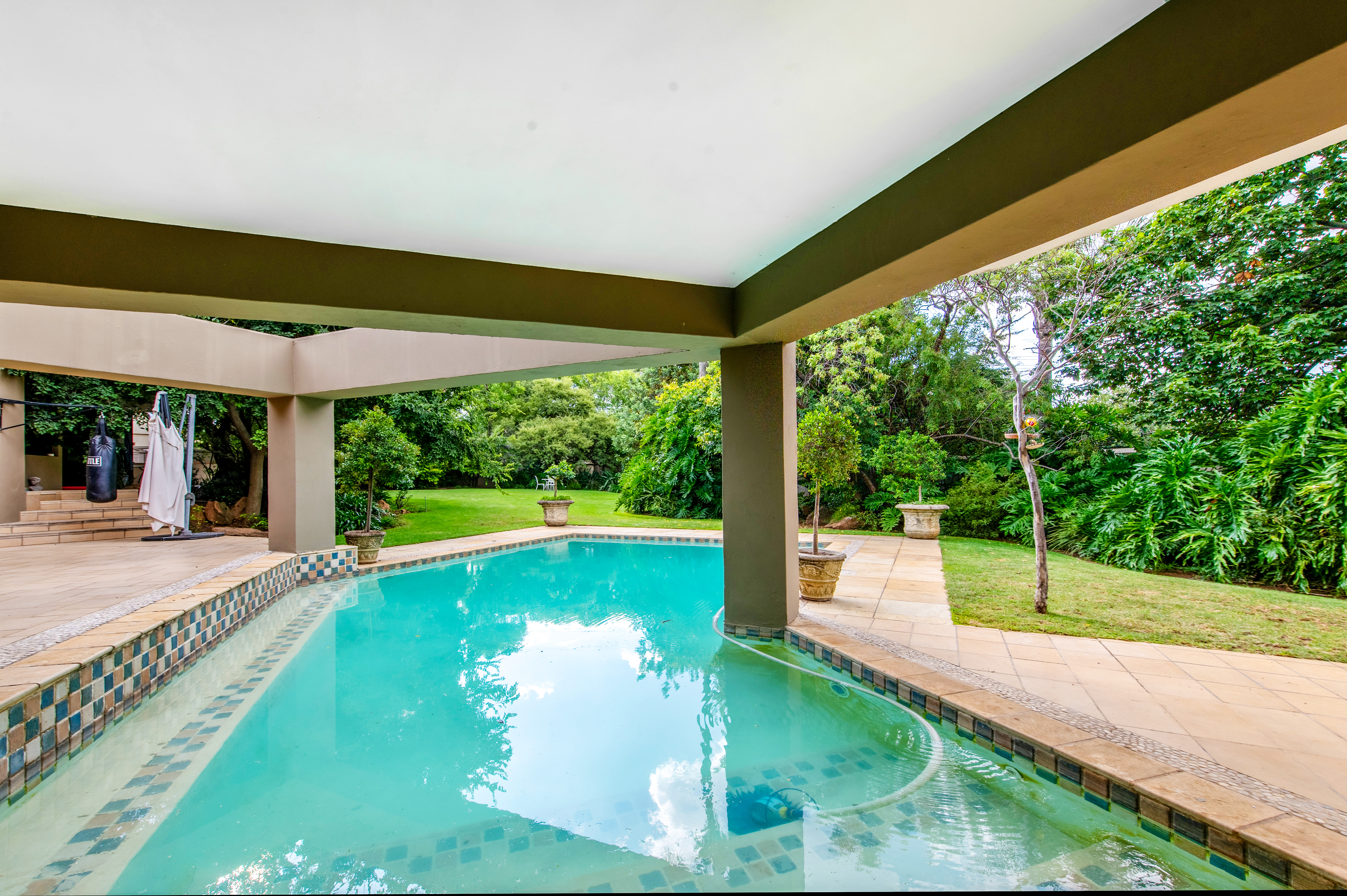 5 Bedroom Property for Sale in Lonehill Gauteng