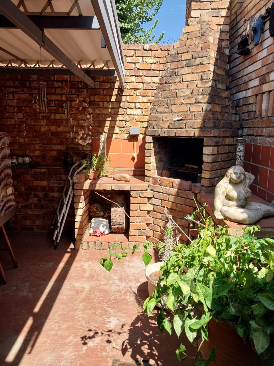 3 Bedroom Property for Sale in Mountain View Gauteng