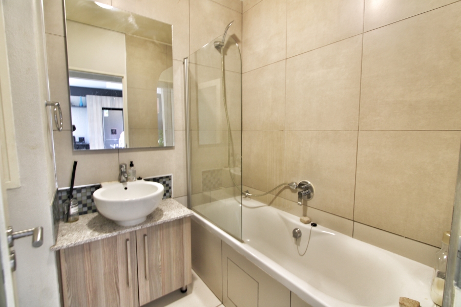 2 Bedroom Property for Sale in Sandton Central Gauteng