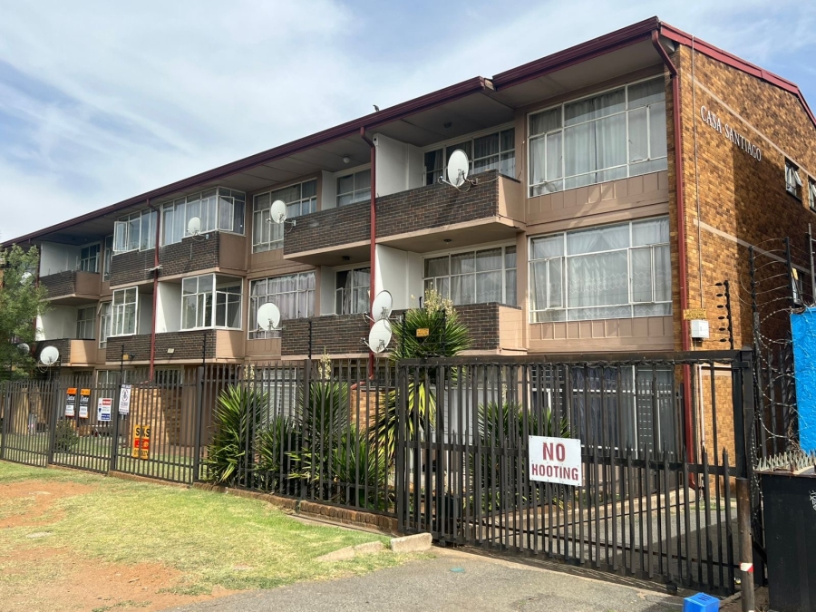 To Let 2 Bedroom Property for Rent in Castleview Gauteng