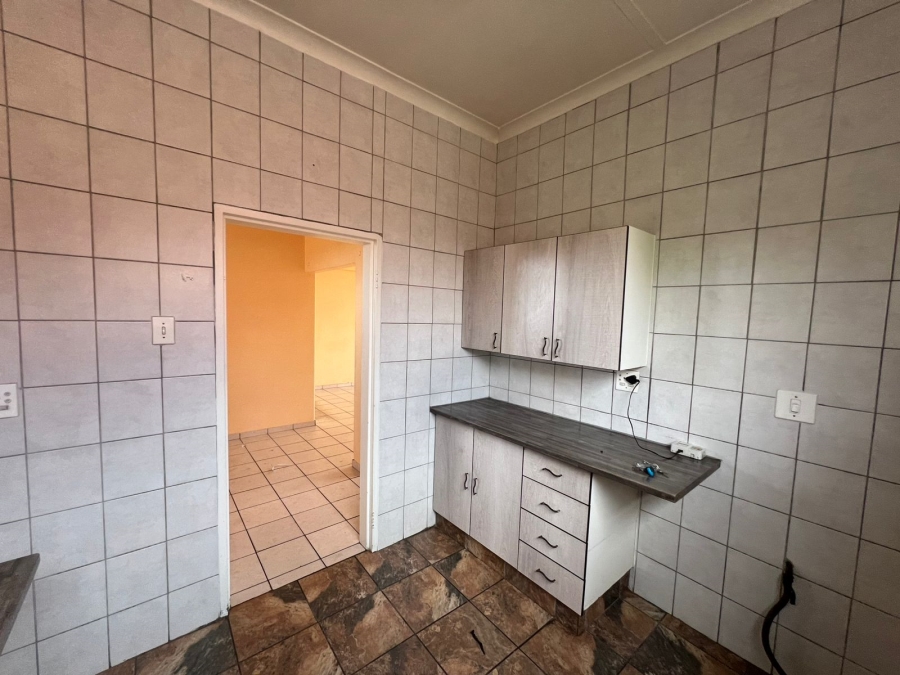 To Let 2 Bedroom Property for Rent in Castleview Gauteng