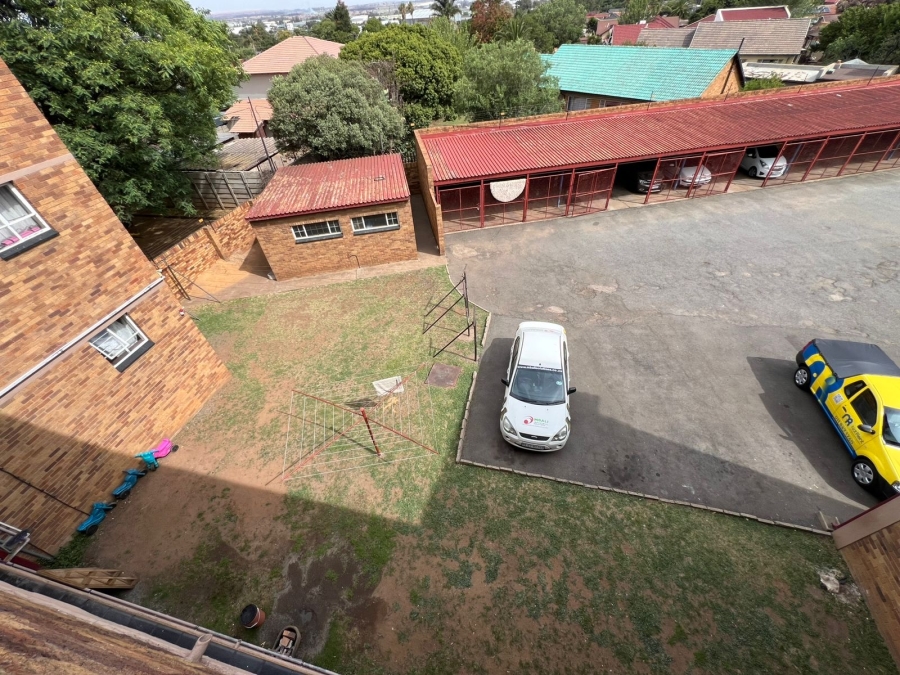 To Let 2 Bedroom Property for Rent in Castleview Gauteng