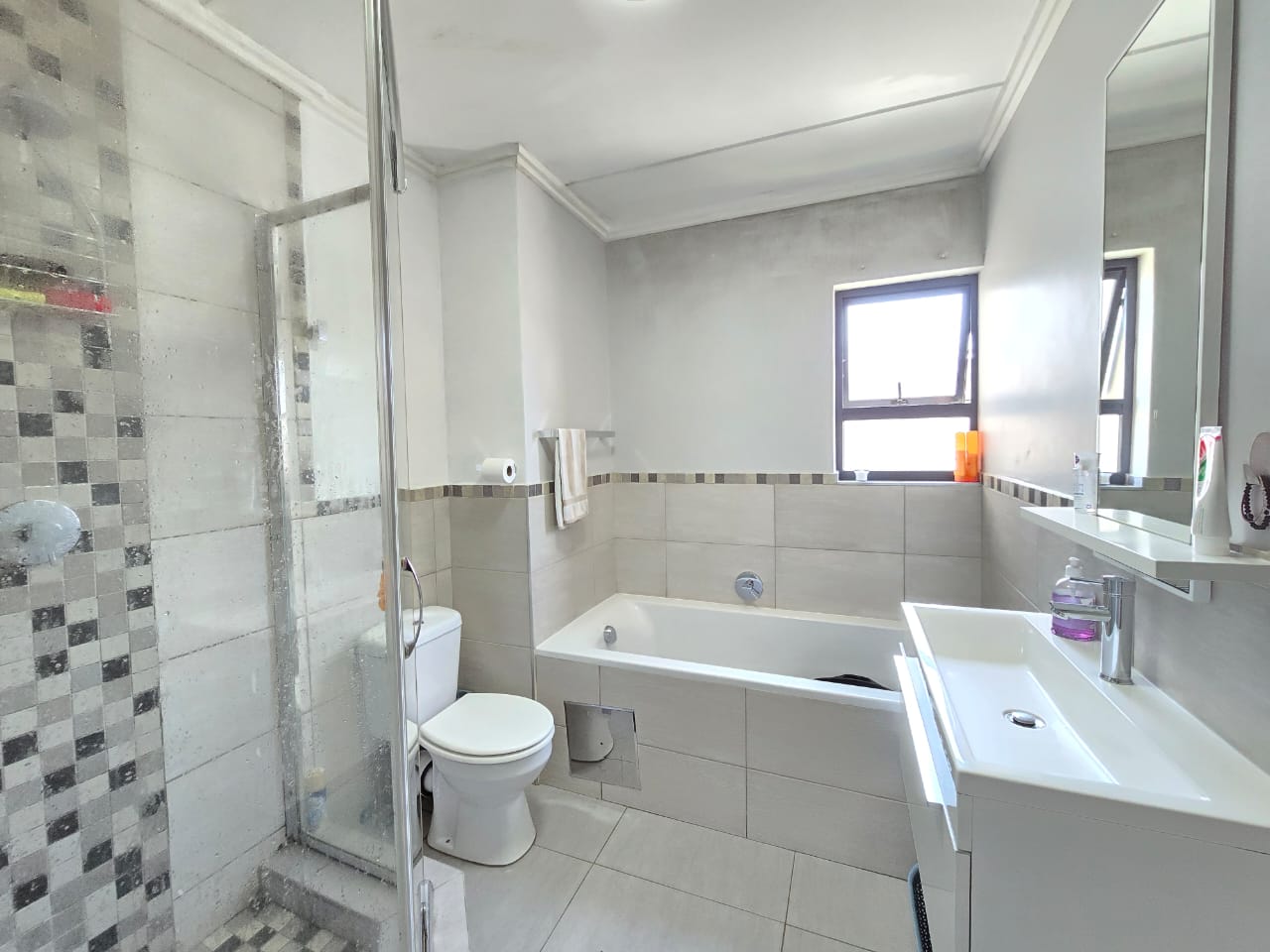 2 Bedroom Property for Sale in Sebenza Gauteng