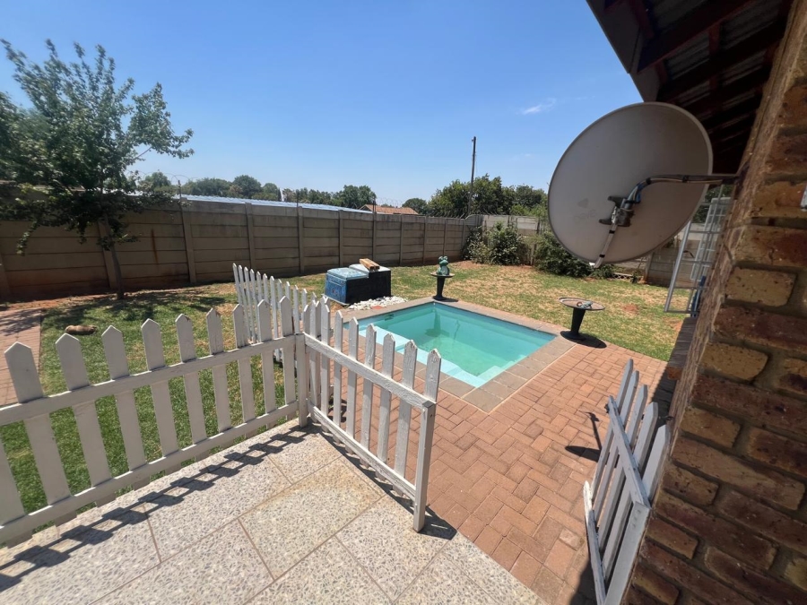 2 Bedroom Property for Sale in Meyerton Central Gauteng