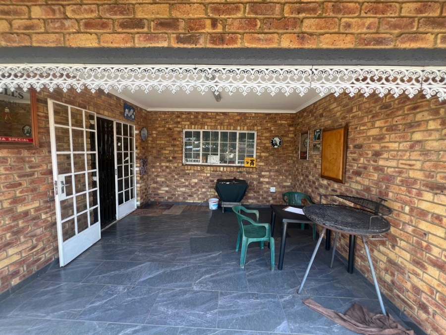 2 Bedroom Property for Sale in Meyerton Central Gauteng