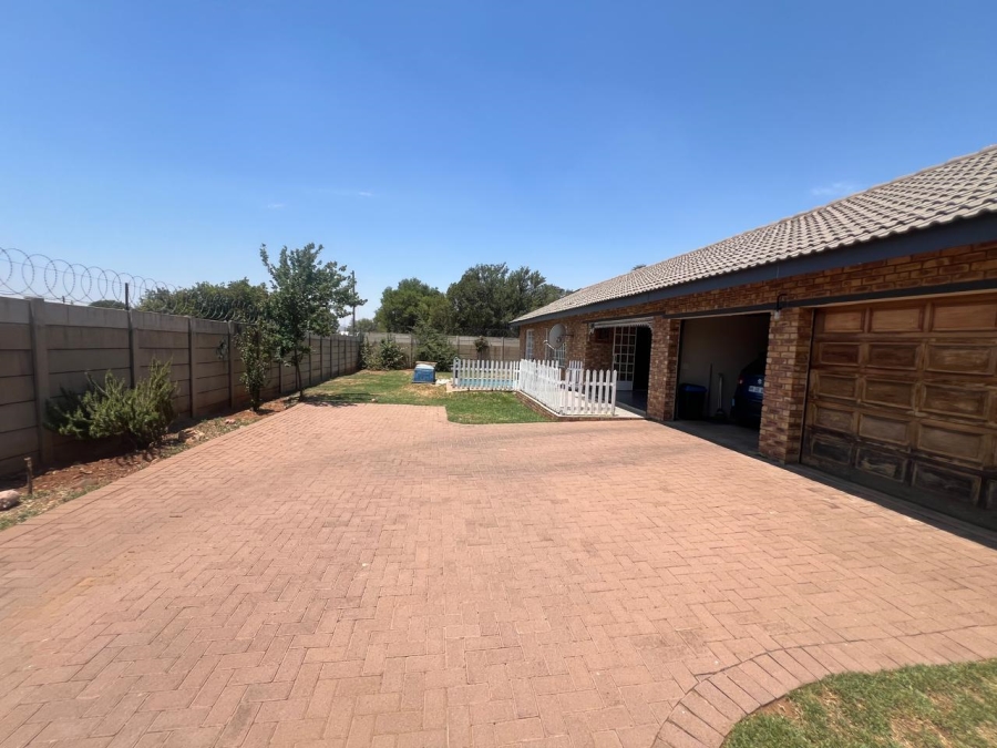 2 Bedroom Property for Sale in Meyerton Central Gauteng