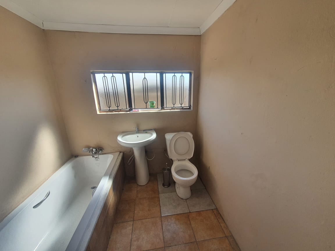 To Let 2 Bedroom Property for Rent in Endulweni Gauteng