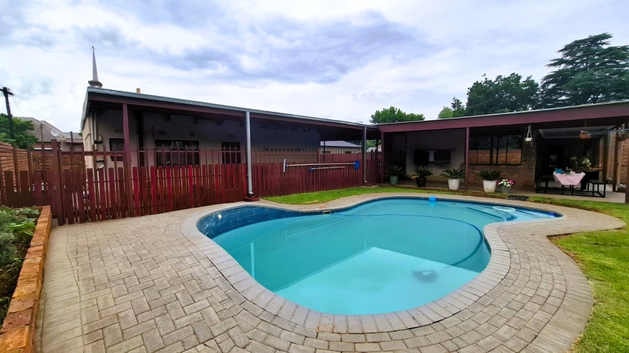 5 Bedroom Property for Sale in Meyerton Central Gauteng