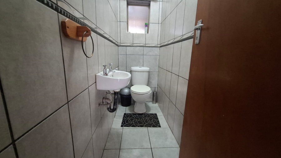 5 Bedroom Property for Sale in Meyerton Central Gauteng