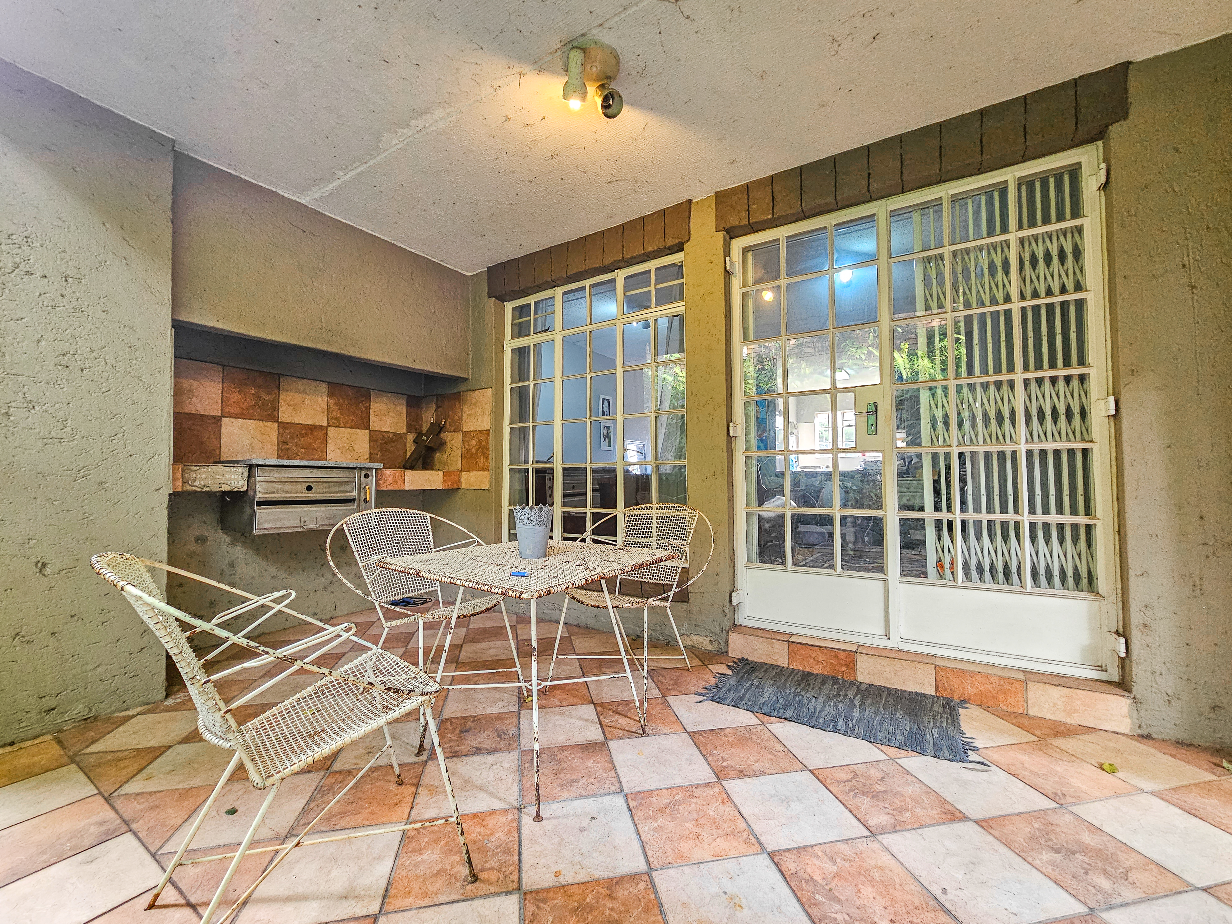 2 Bedroom Property for Sale in Faerie Glen Gauteng