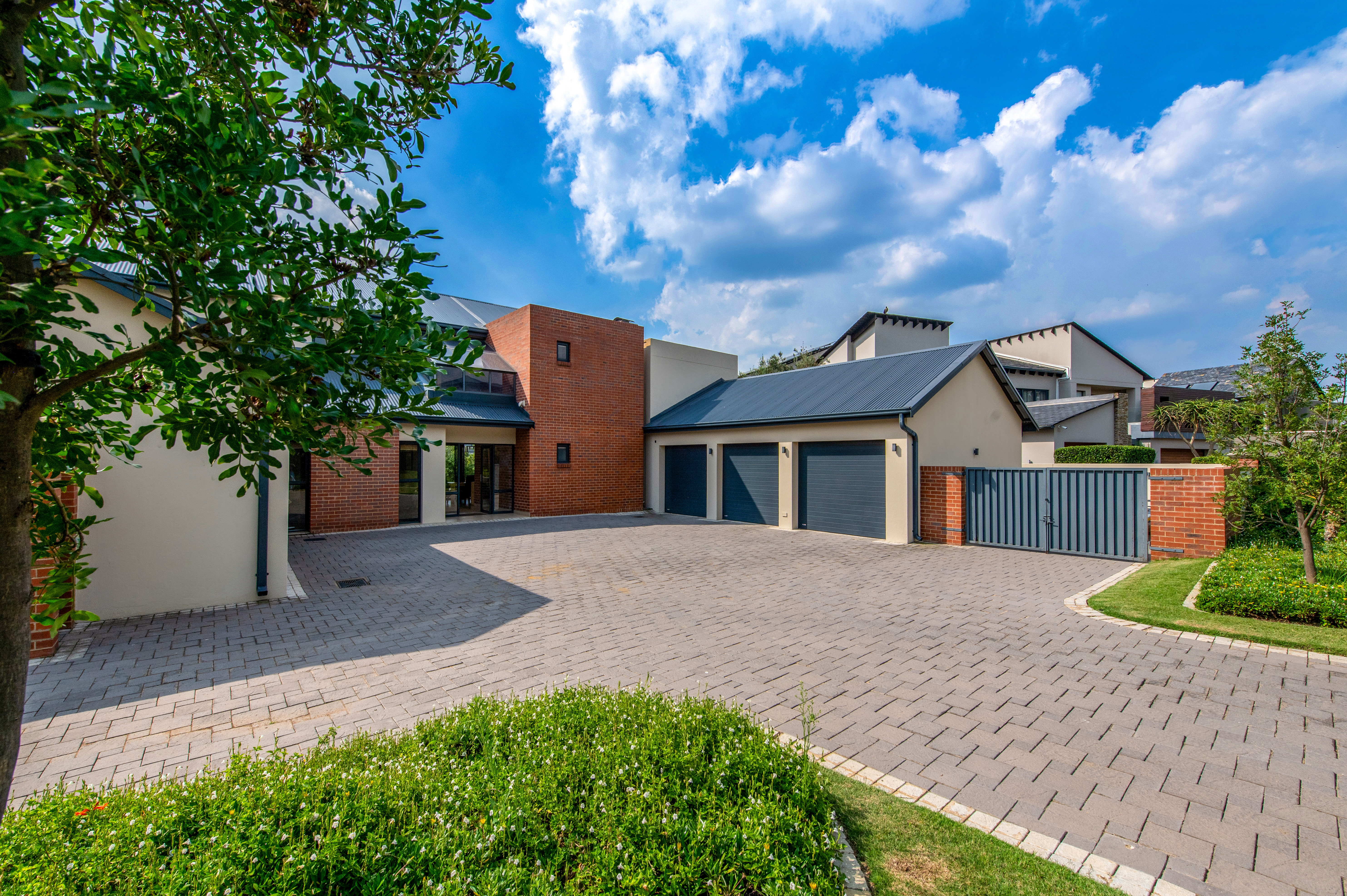 3 Bedroom Property for Sale in Waterfall Country Estate Gauteng
