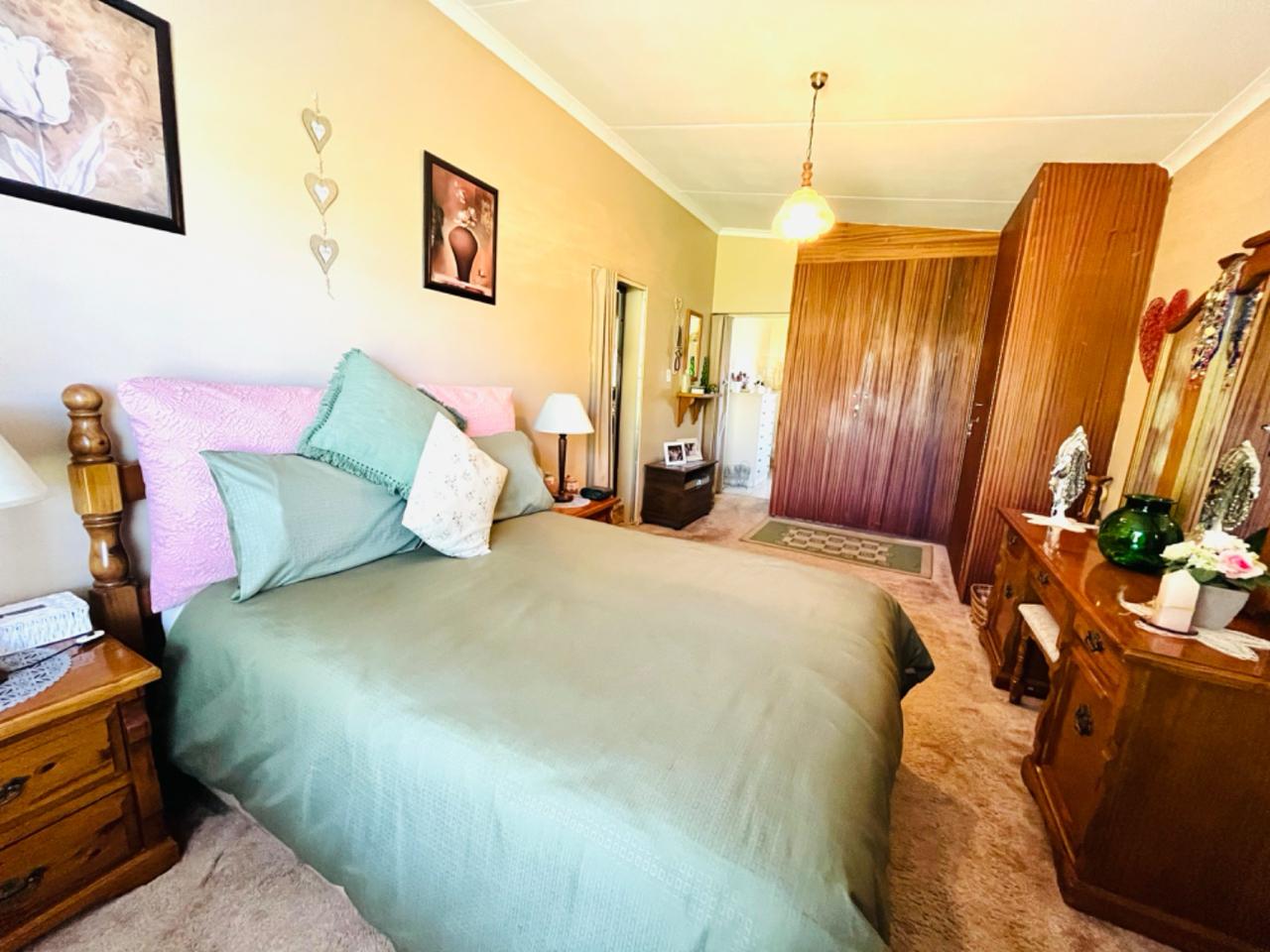 4 Bedroom Property for Sale in Rothdene Gauteng