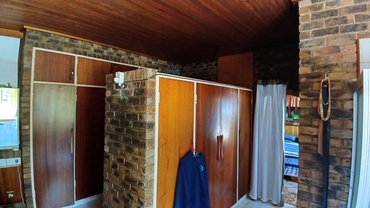 5 Bedroom Property for Sale in Unitas Park Gauteng