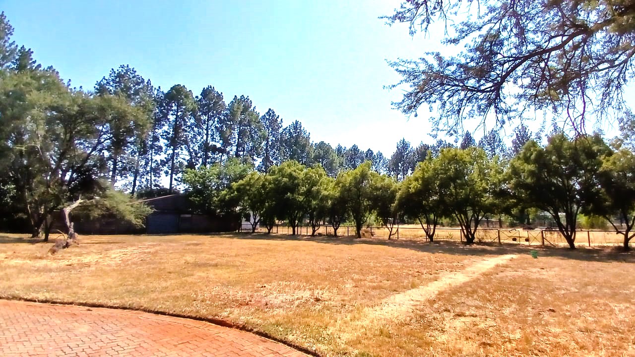 5 Bedroom Property for Sale in Unitas Park Gauteng