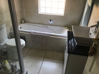 To Let 2 Bedroom Property for Rent in Saxonwold Gauteng