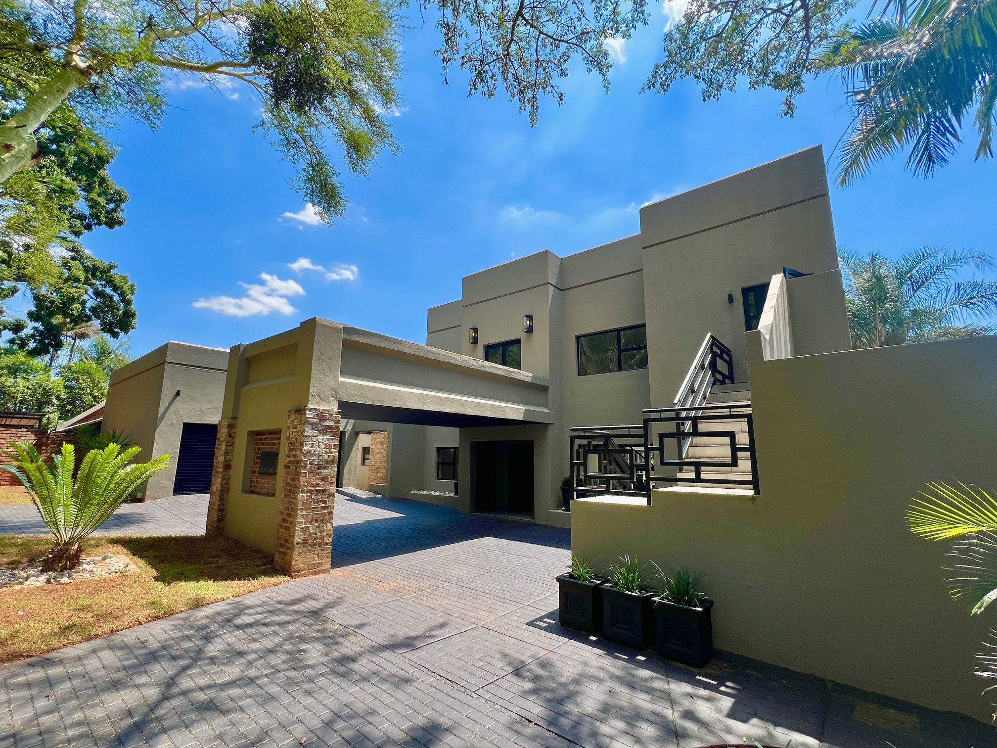 5 Bedroom Property for Sale in Garsfontein Gauteng