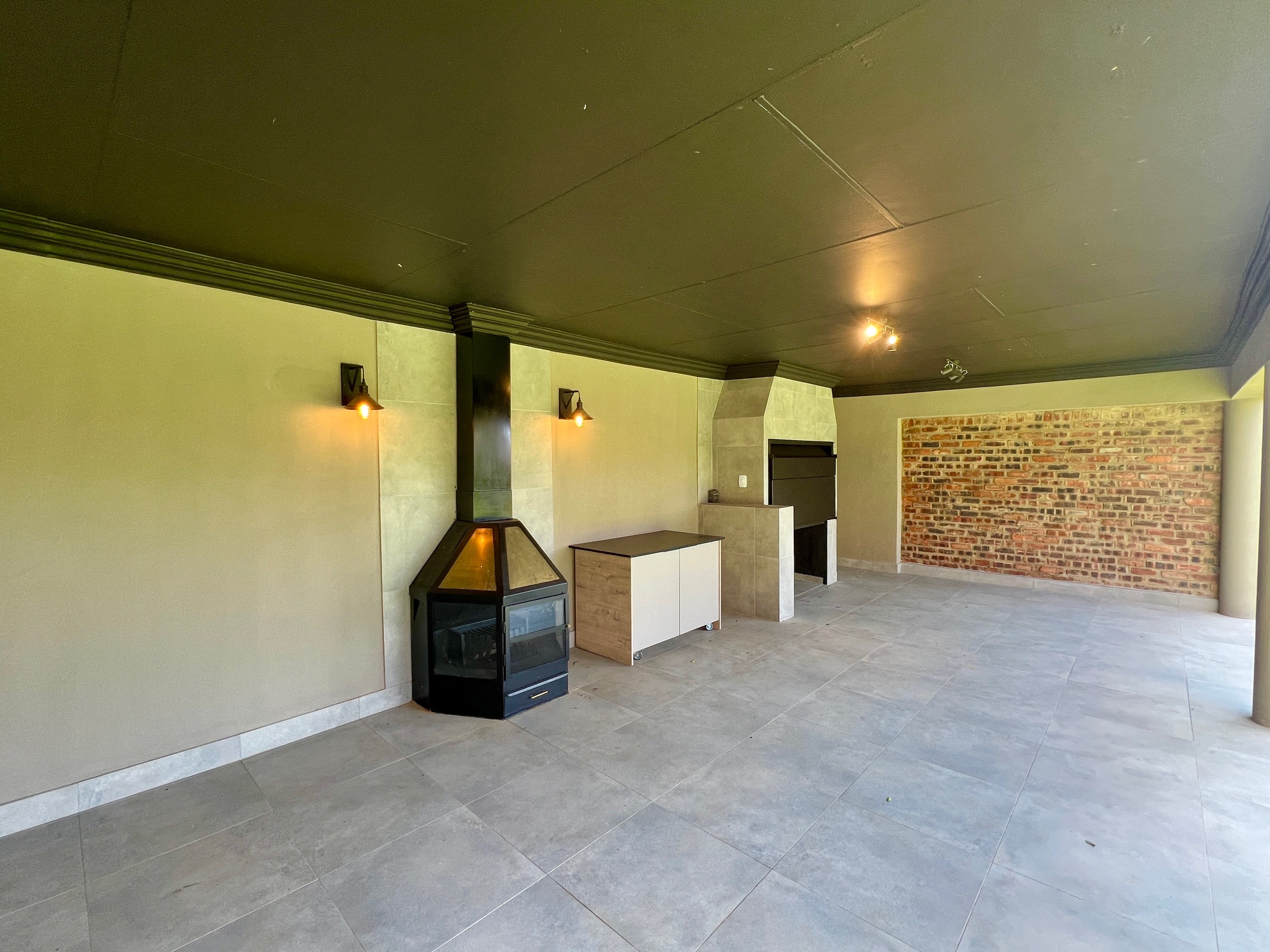 5 Bedroom Property for Sale in Garsfontein Gauteng