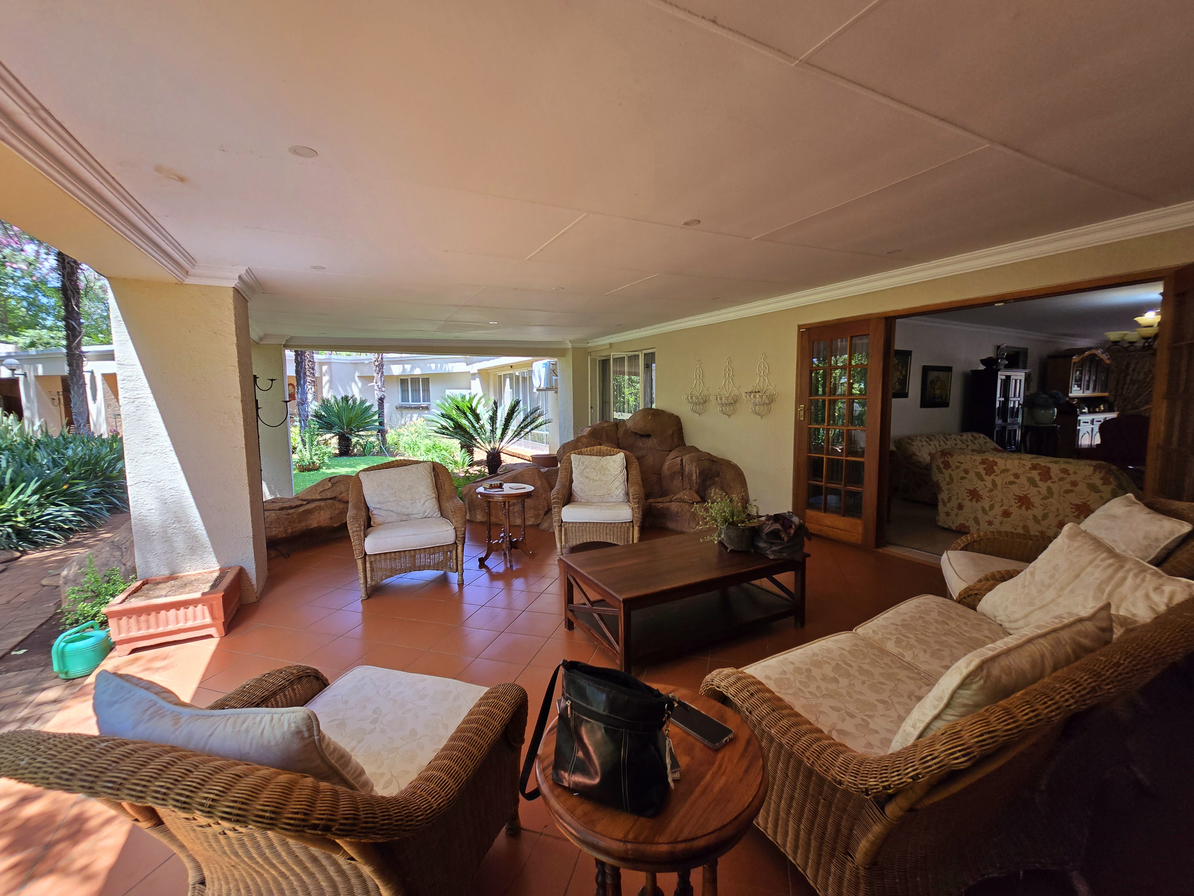6 Bedroom Property for Sale in Honingneskrans Ah Gauteng