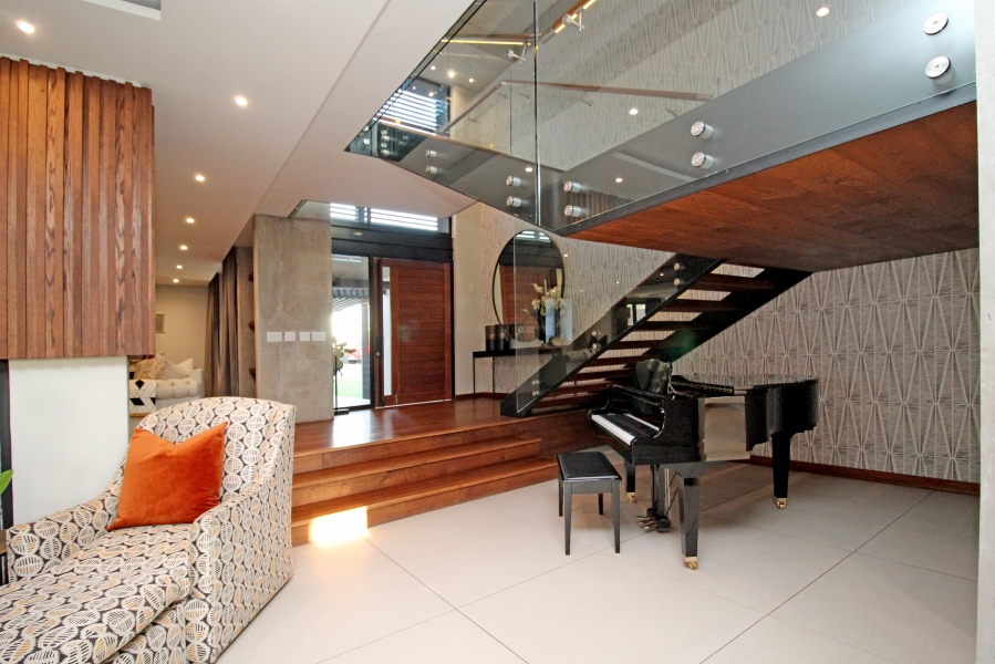 5 Bedroom Property for Sale in Waterfall Country Estate Gauteng