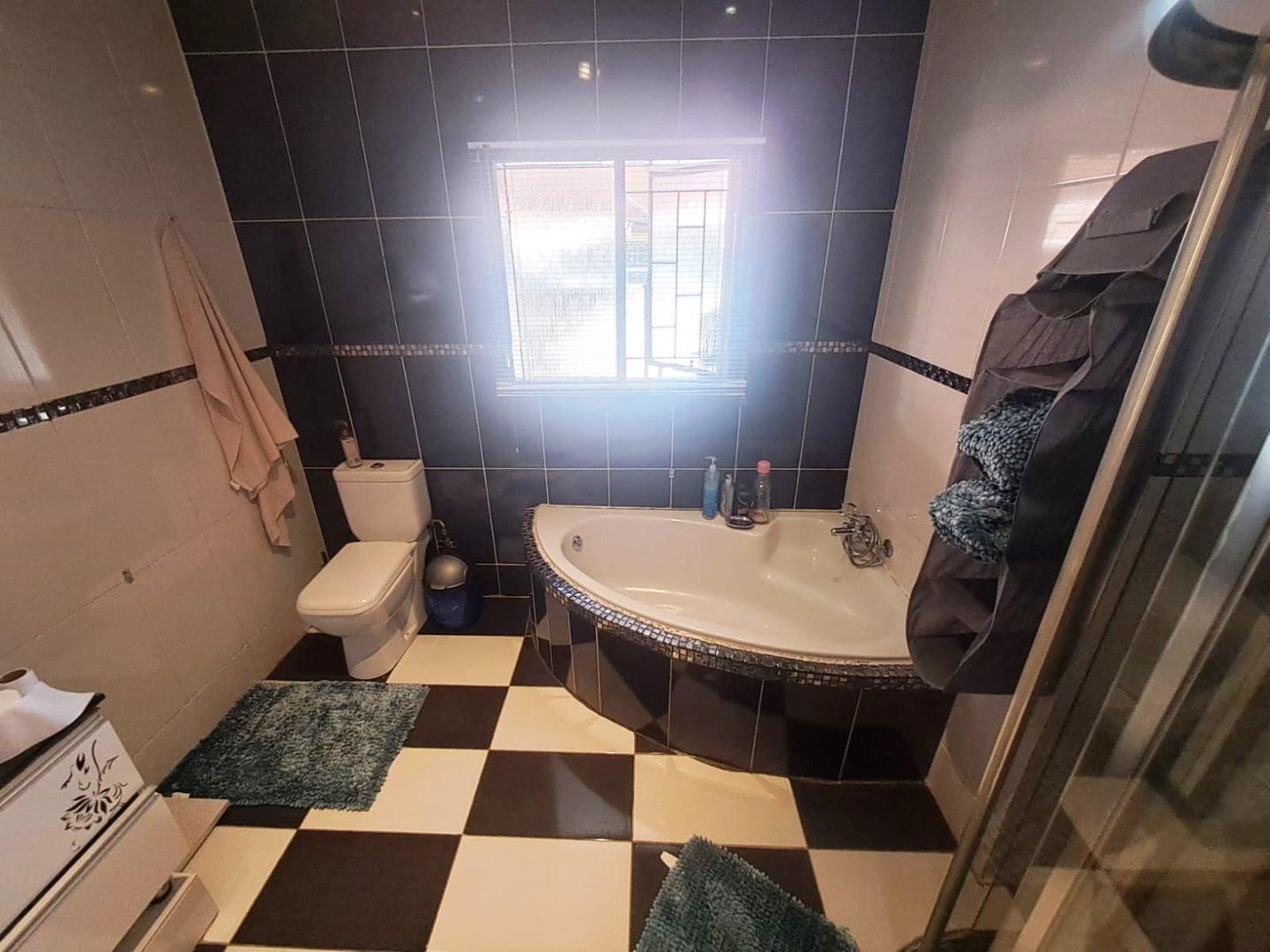 To Let 4 Bedroom Property for Rent in Vanderbijlpark SE Gauteng