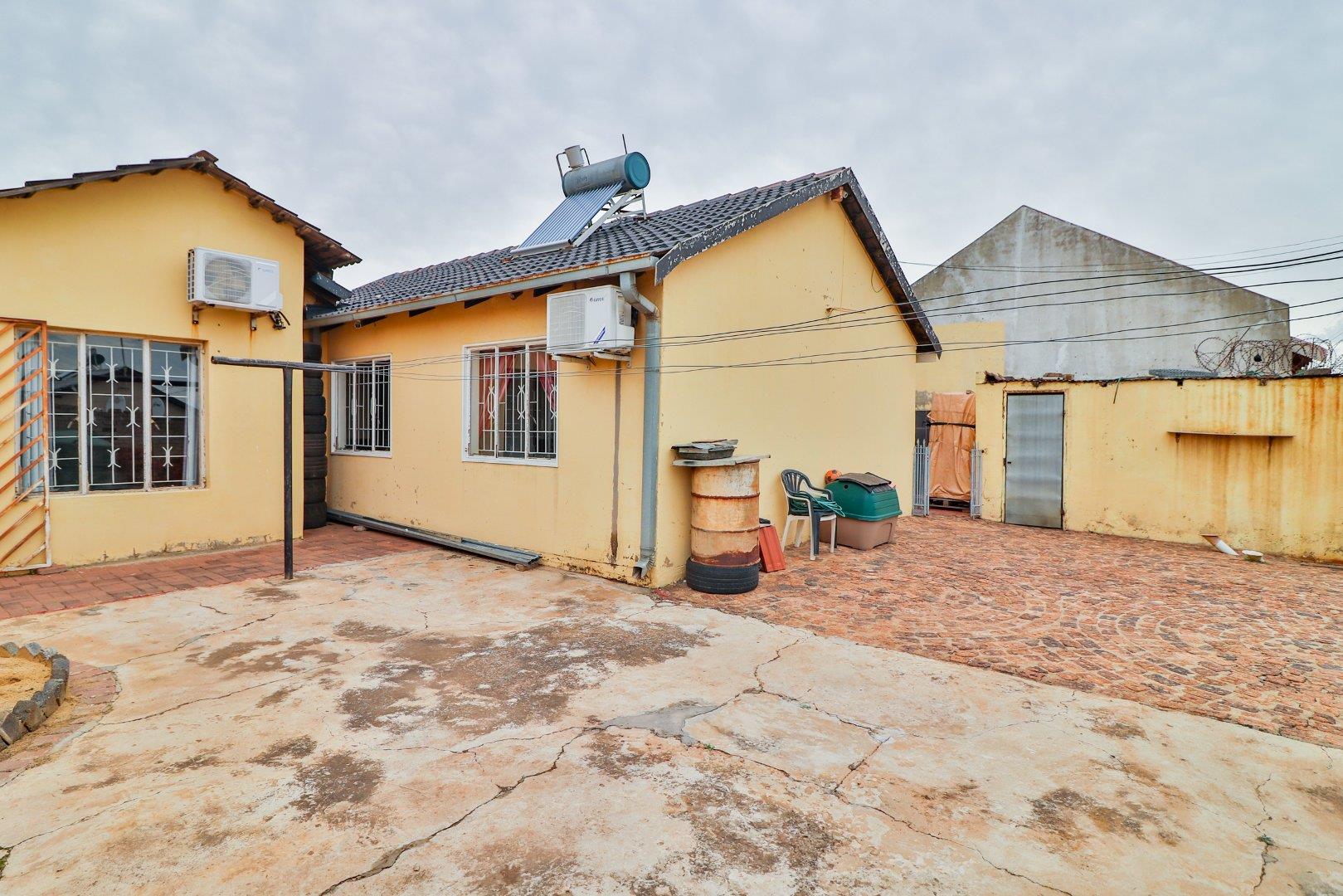 4 Bedroom Property for Sale in Lenasia South Gauteng