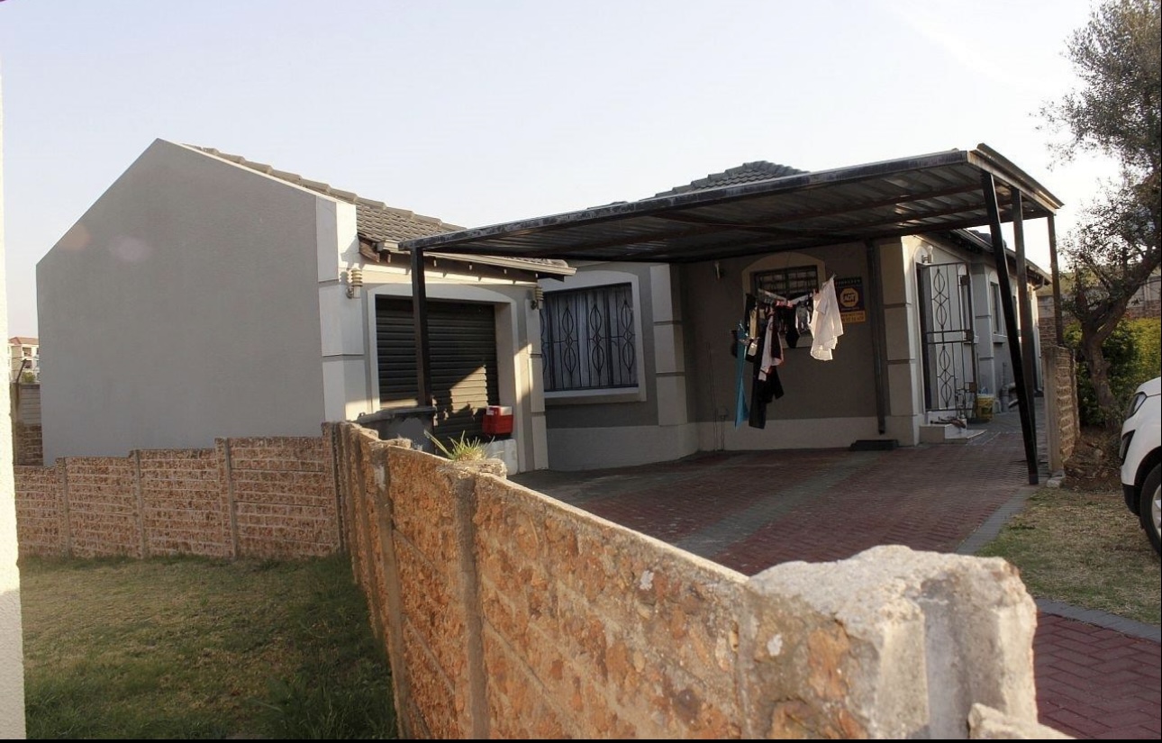 3 Bedroom Property for Sale in Noordwyk Gauteng