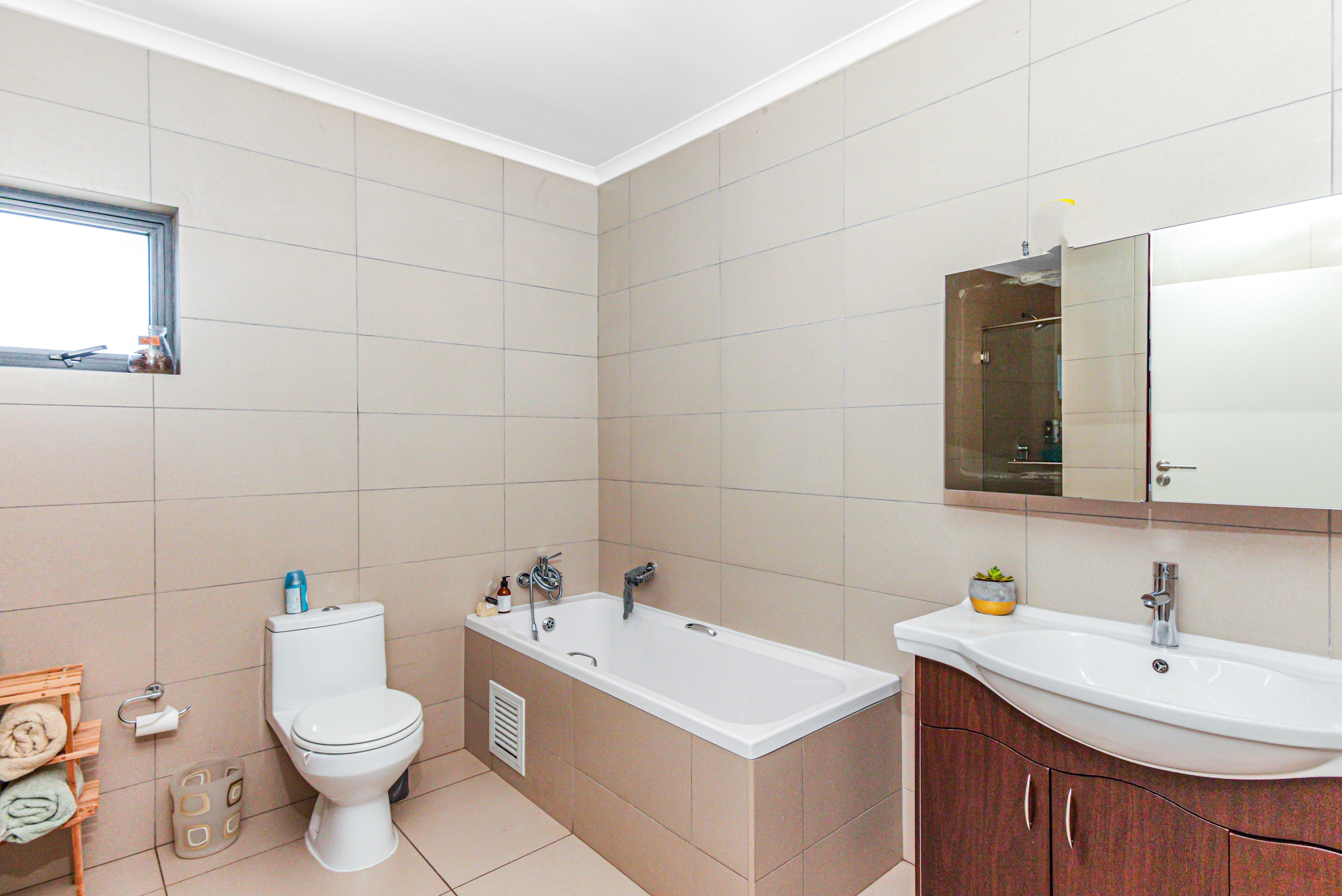 3 Bedroom Property for Sale in Broadacres Gauteng