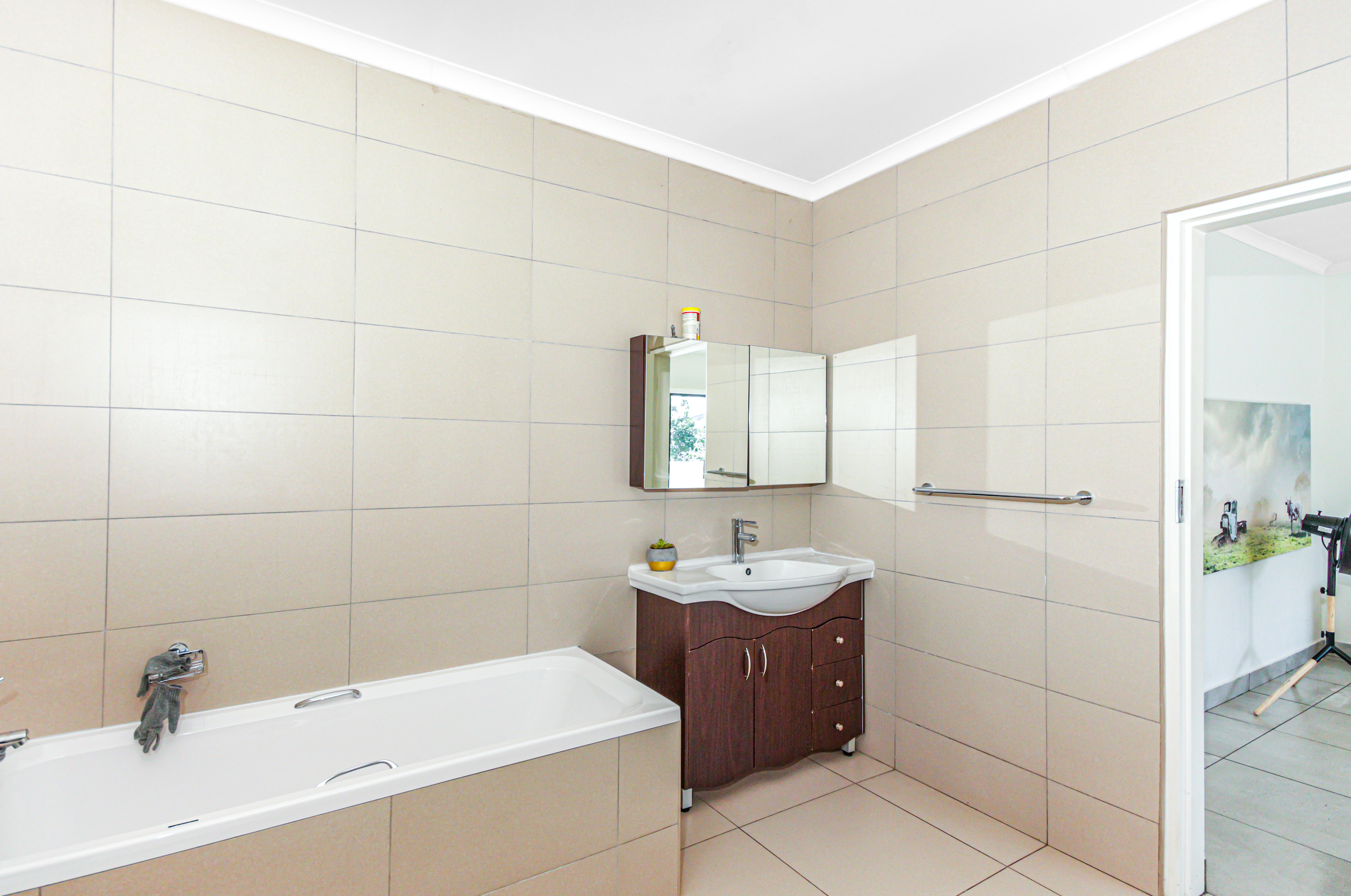 3 Bedroom Property for Sale in Broadacres Gauteng