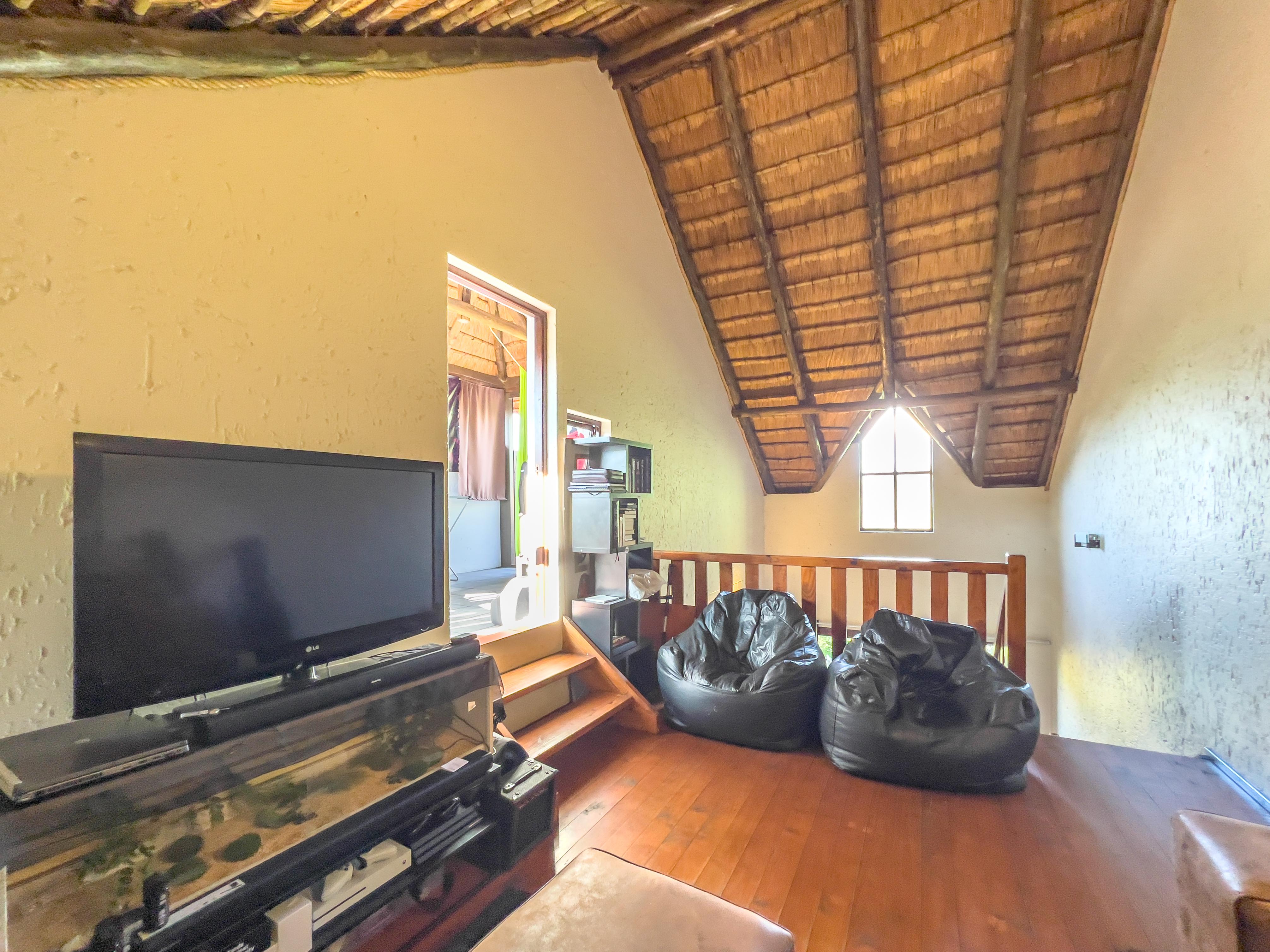 2 Bedroom Property for Sale in Magaliessig Gauteng