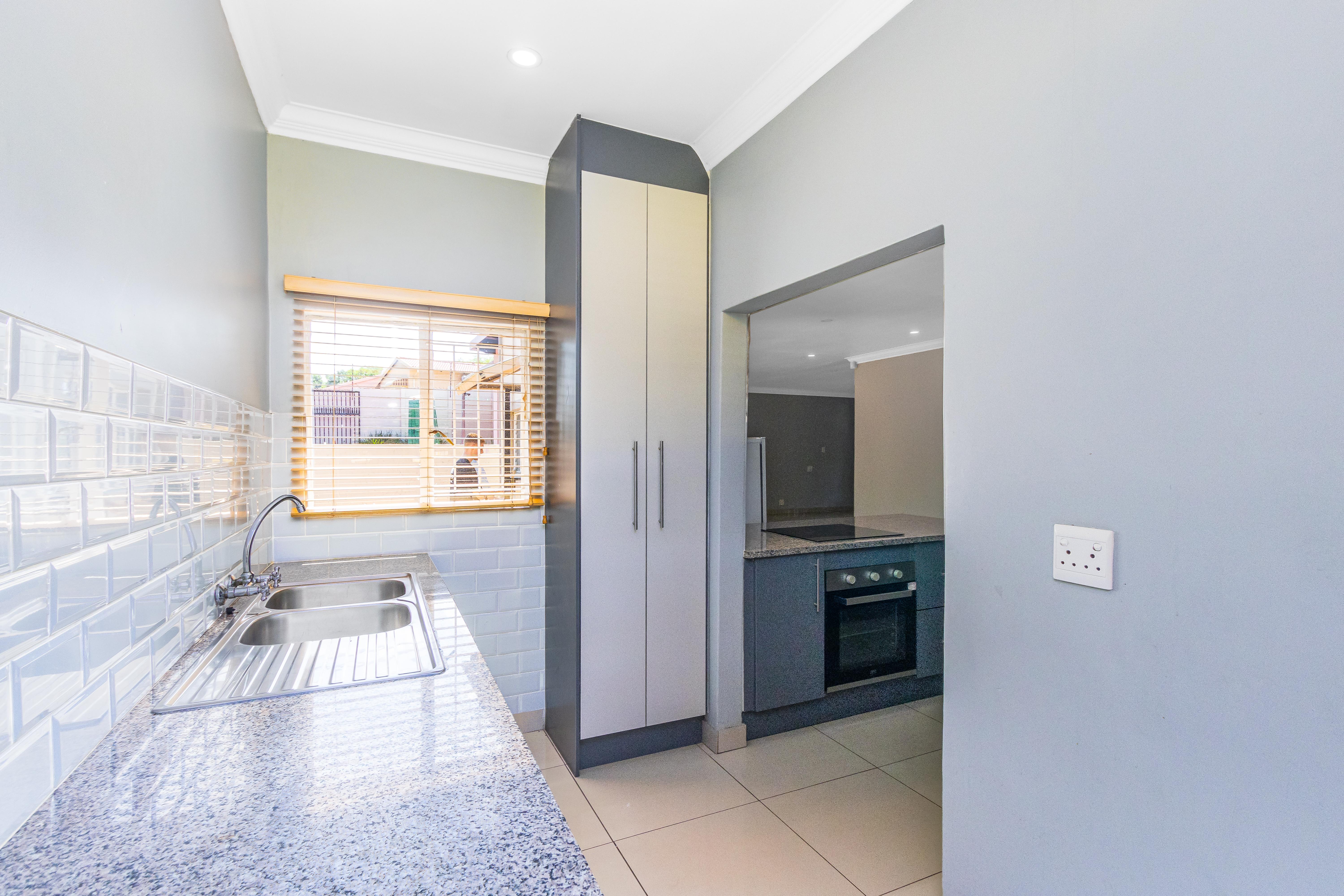 5 Bedroom Property for Sale in Vorna Valley Gauteng