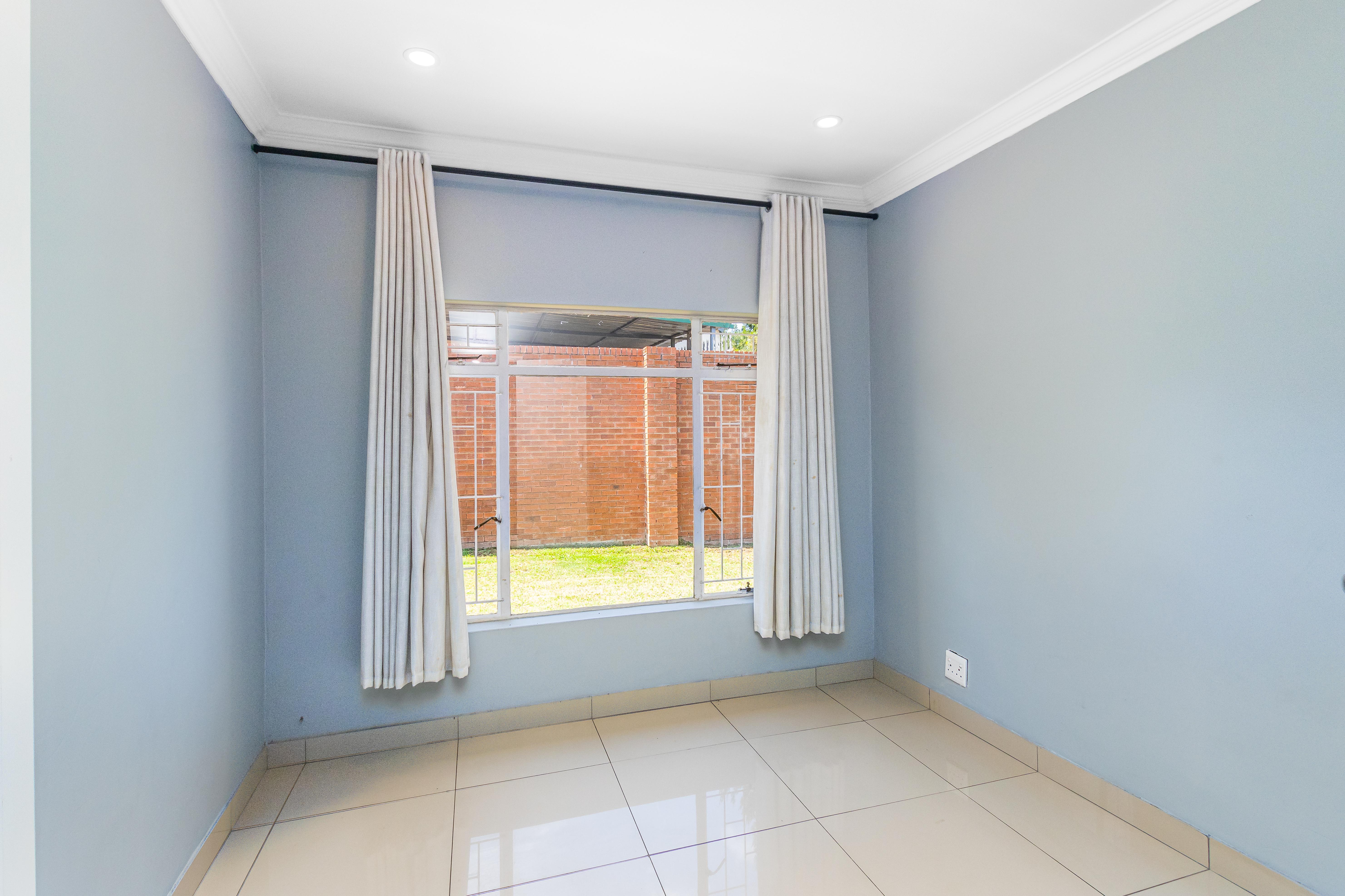 5 Bedroom Property for Sale in Vorna Valley Gauteng