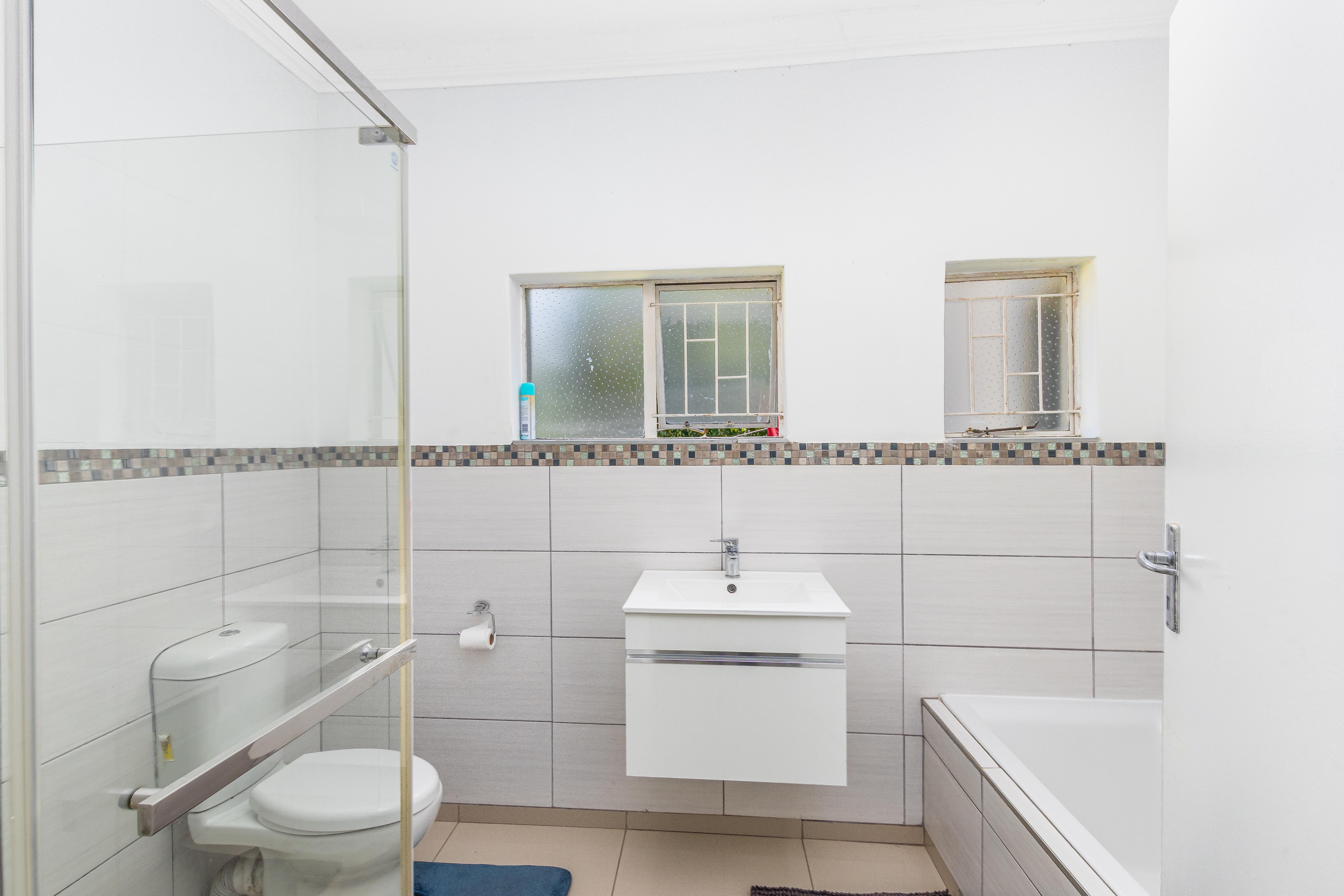 5 Bedroom Property for Sale in Vorna Valley Gauteng