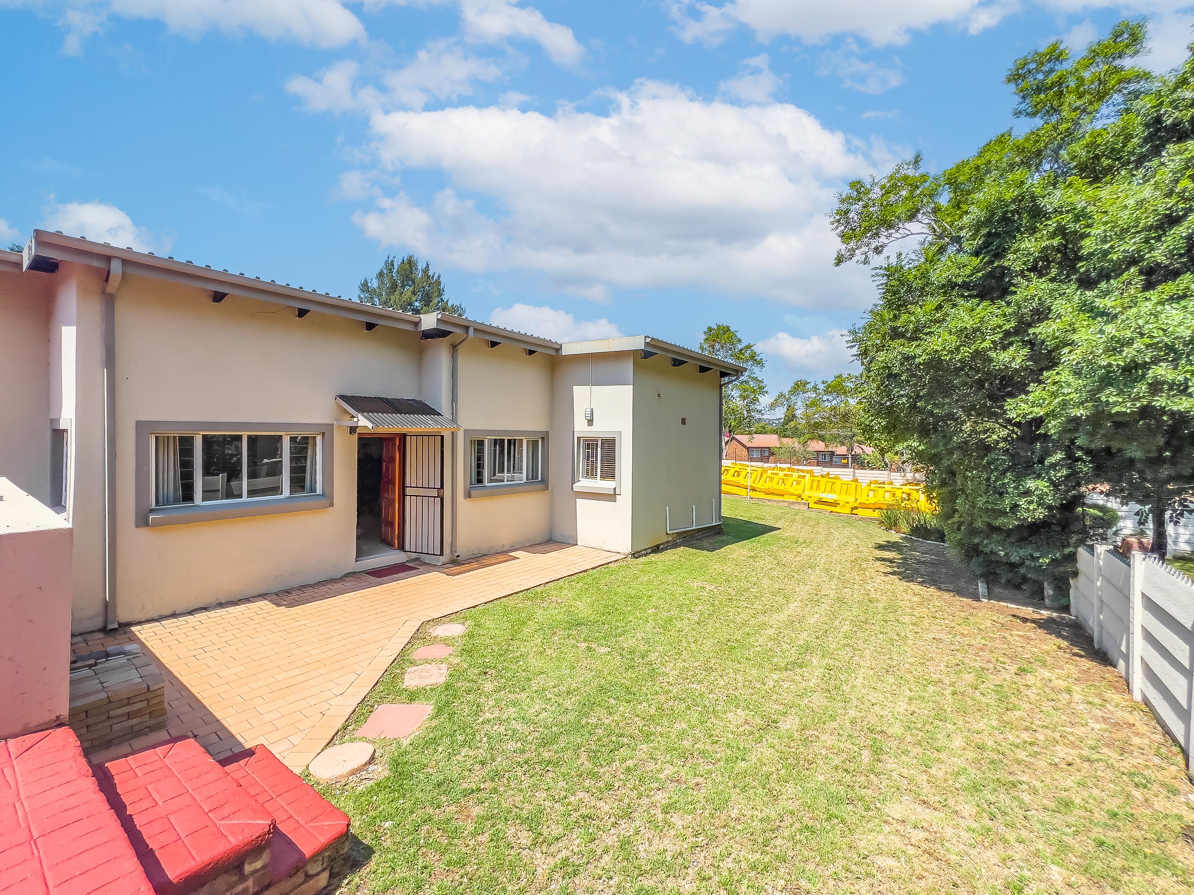 5 Bedroom Property for Sale in Vorna Valley Gauteng