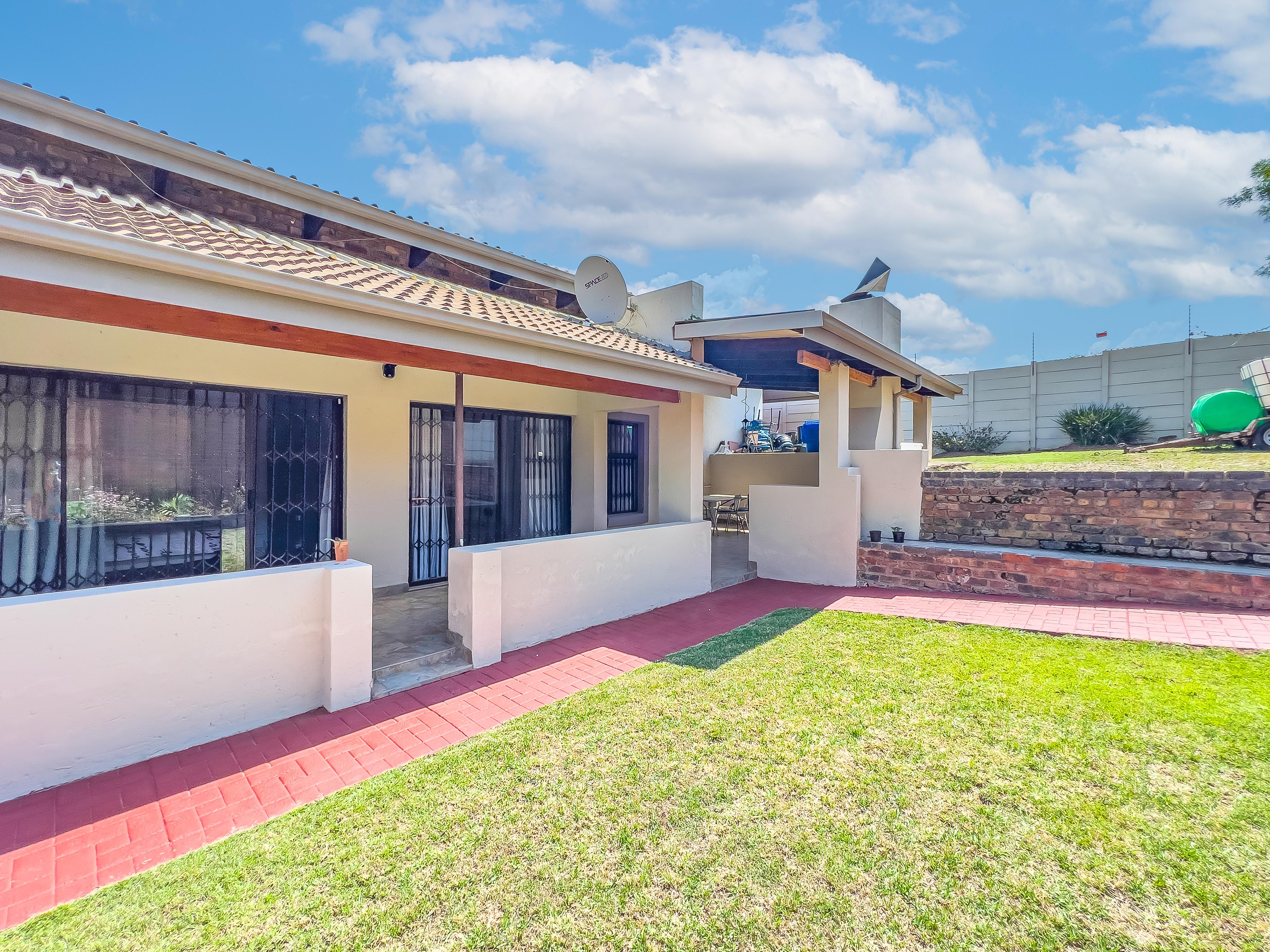 5 Bedroom Property for Sale in Vorna Valley Gauteng