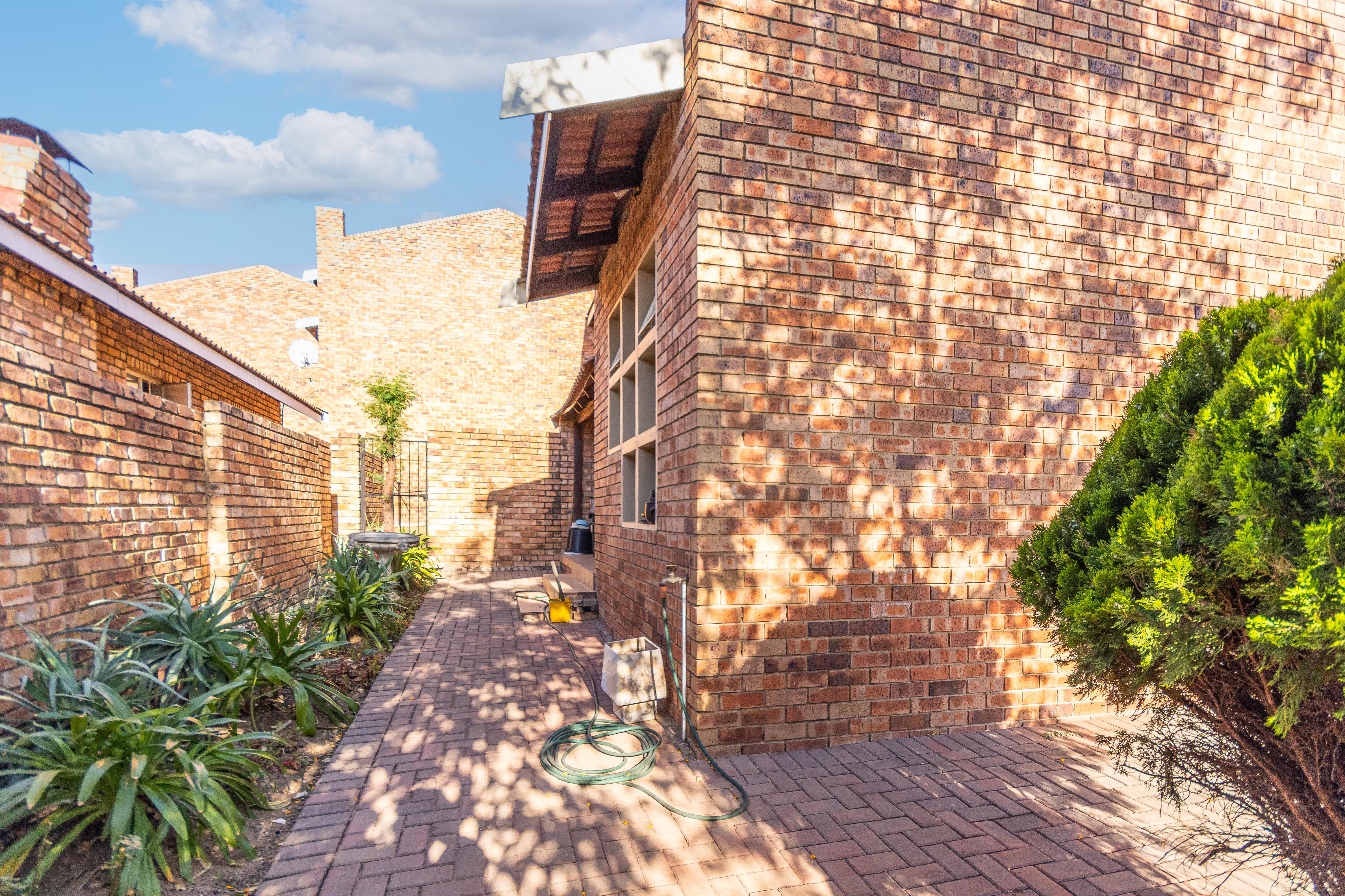 2 Bedroom Property for Sale in Halfway Gardens Gauteng