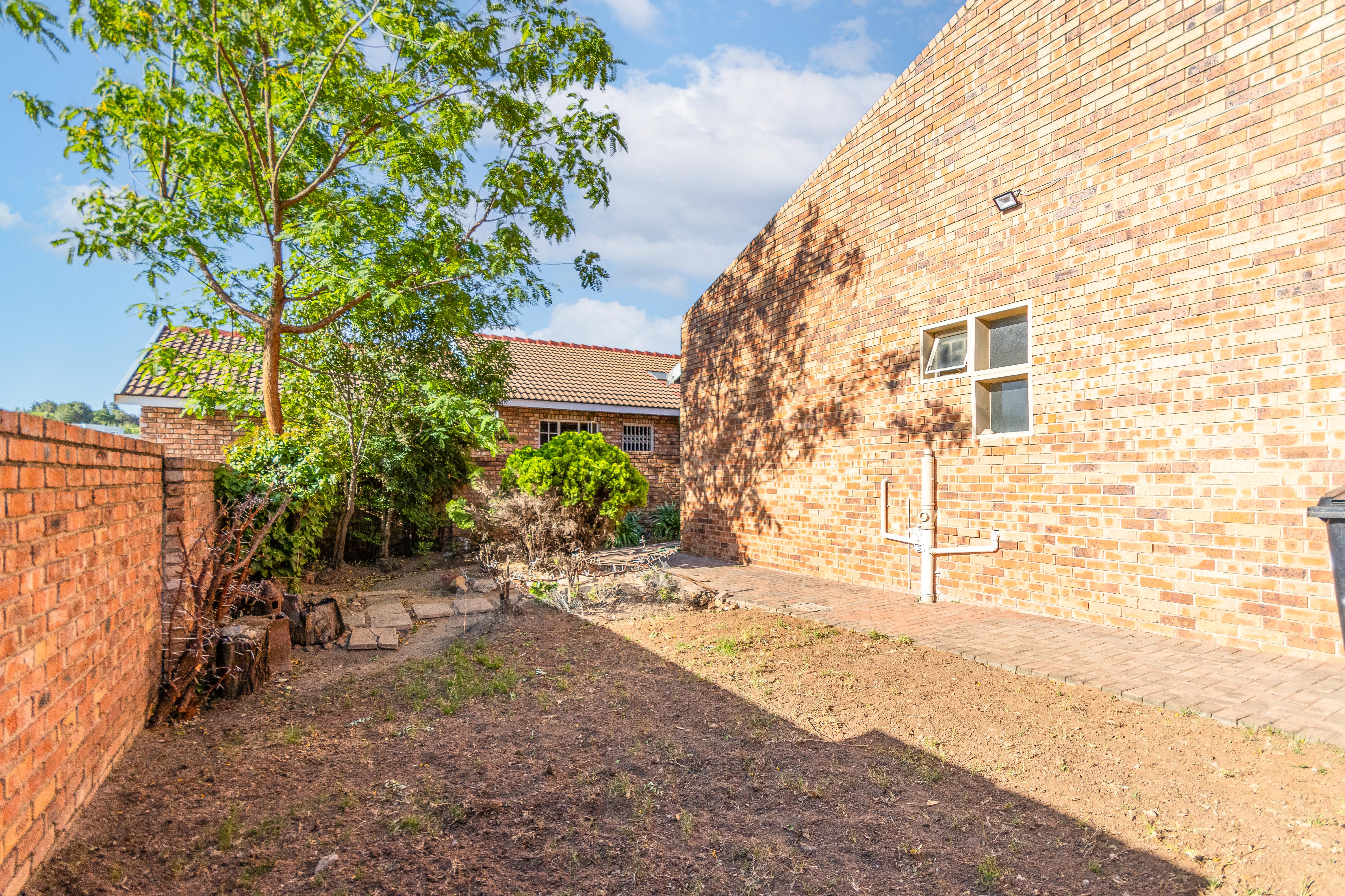 2 Bedroom Property for Sale in Halfway Gardens Gauteng