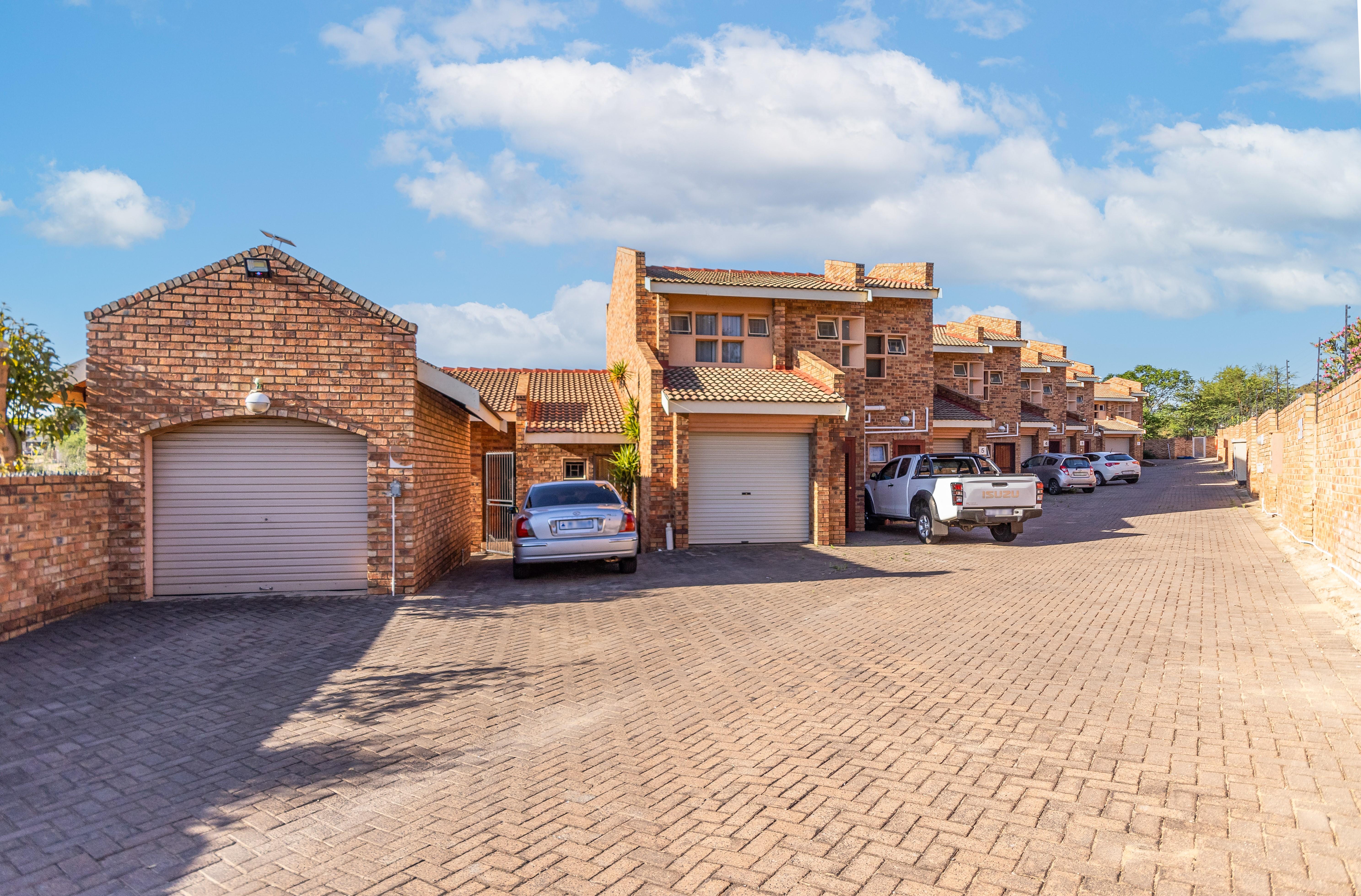 2 Bedroom Property for Sale in Halfway Gardens Gauteng