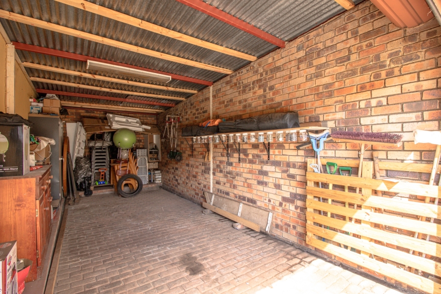 5 Bedroom Property for Sale in Lenasia South Gauteng
