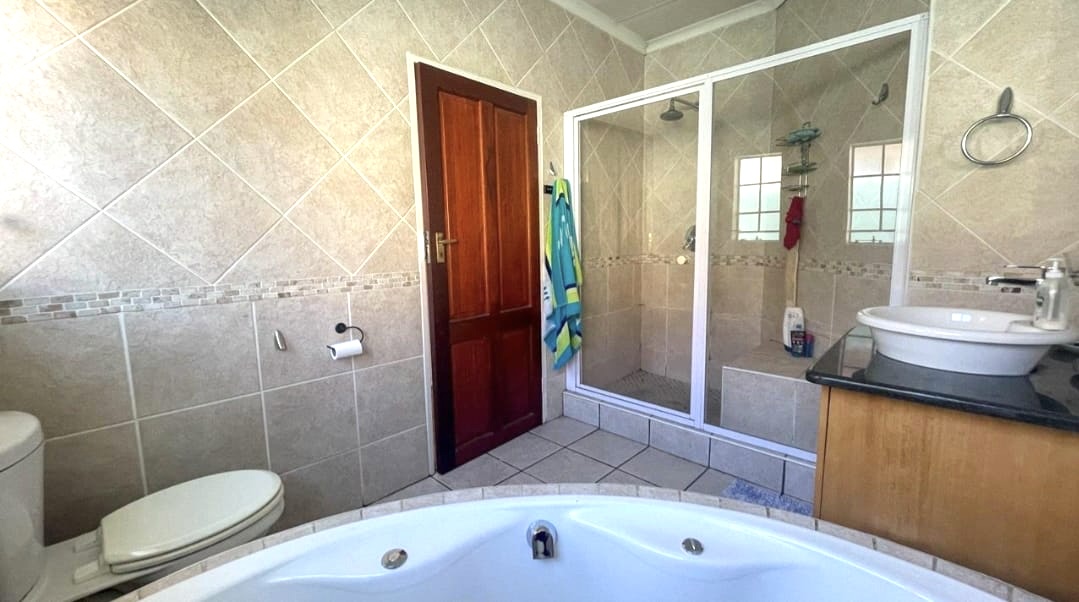 3 Bedroom Property for Sale in Thatchfield Gardens Gauteng